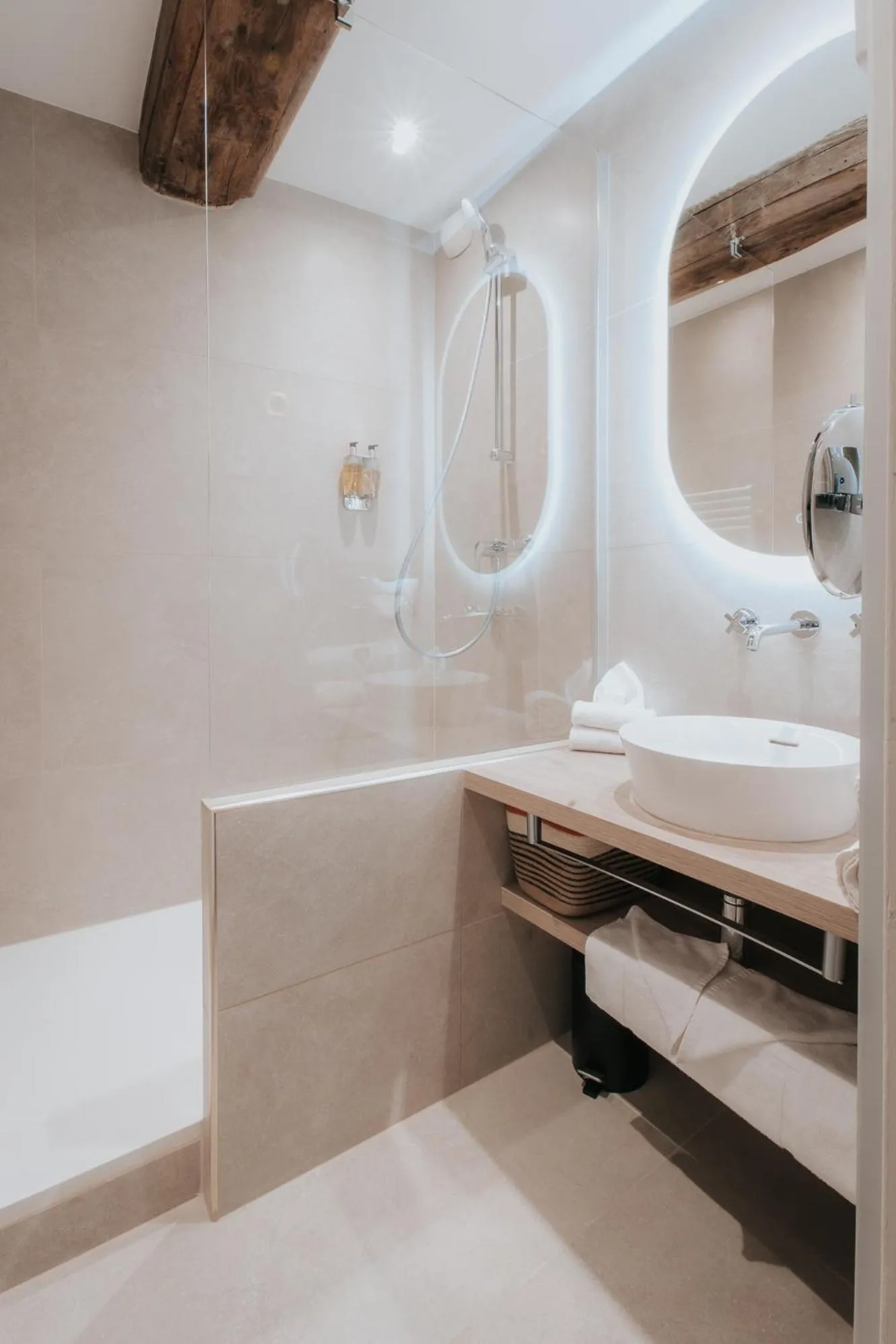 Deluxe Room in Hôtel Henry II Beaune Centre