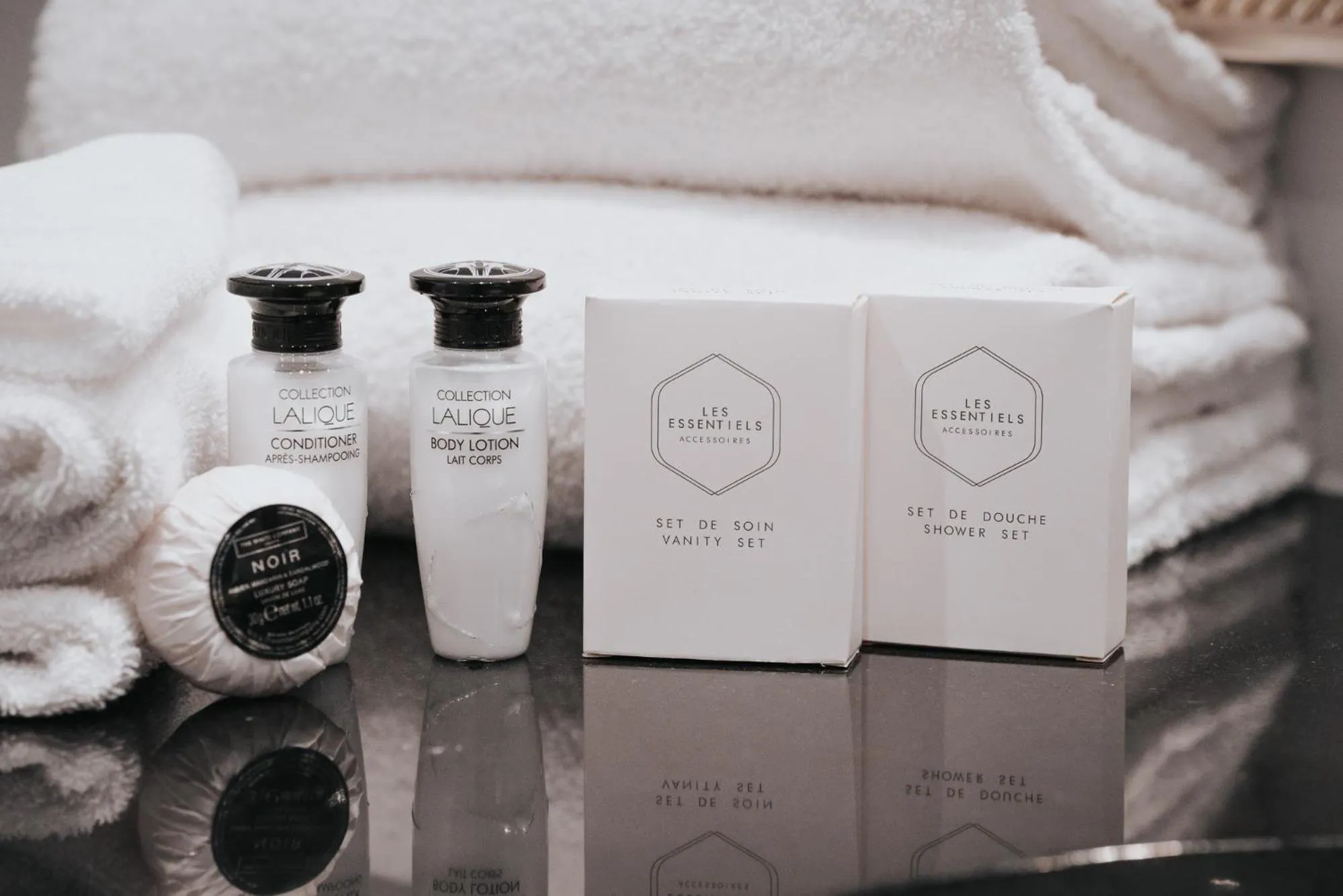 Bathroom in Hôtel Henry II Beaune Centre