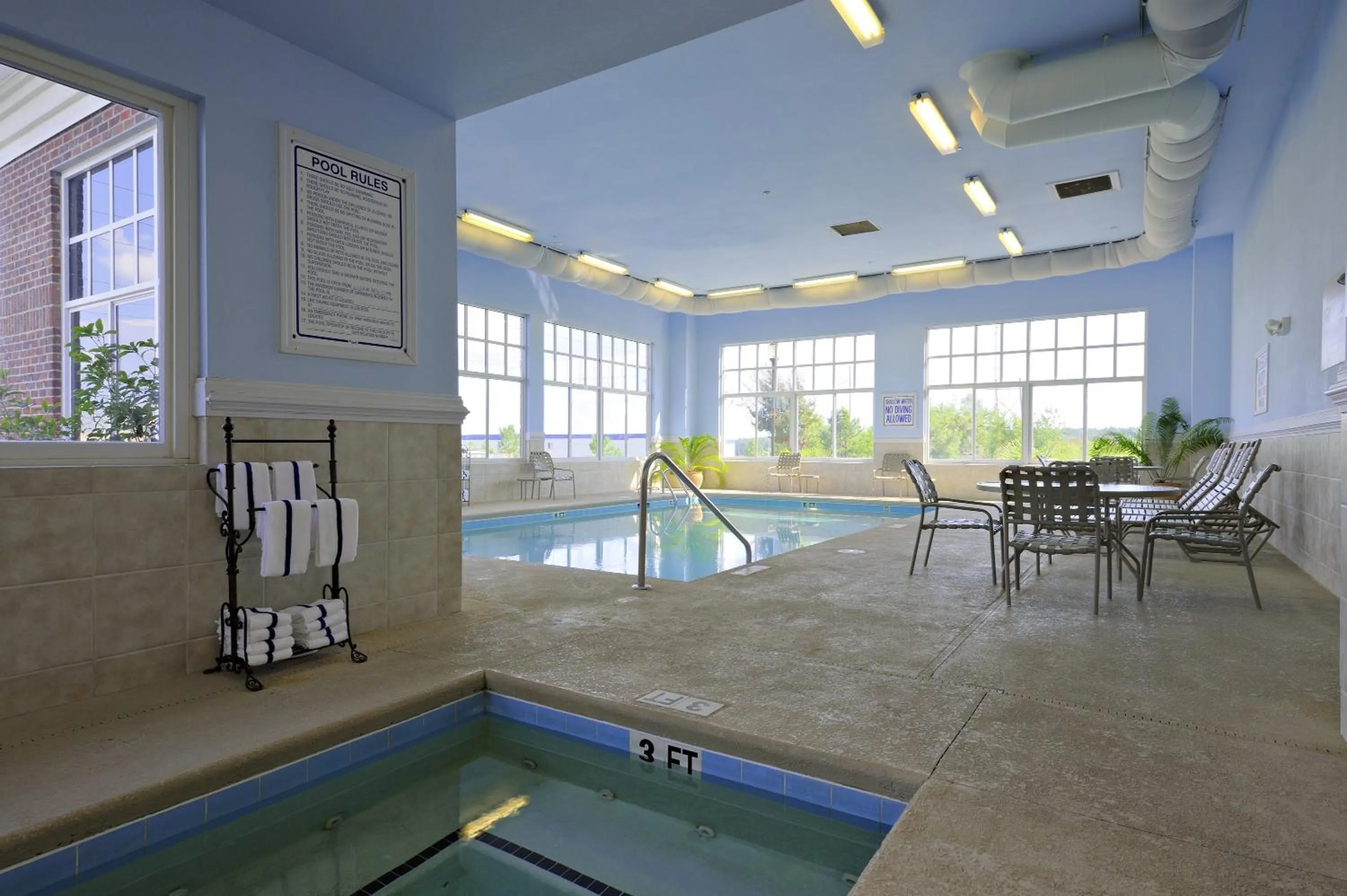 Swimming pool in Inn at Orangeburg