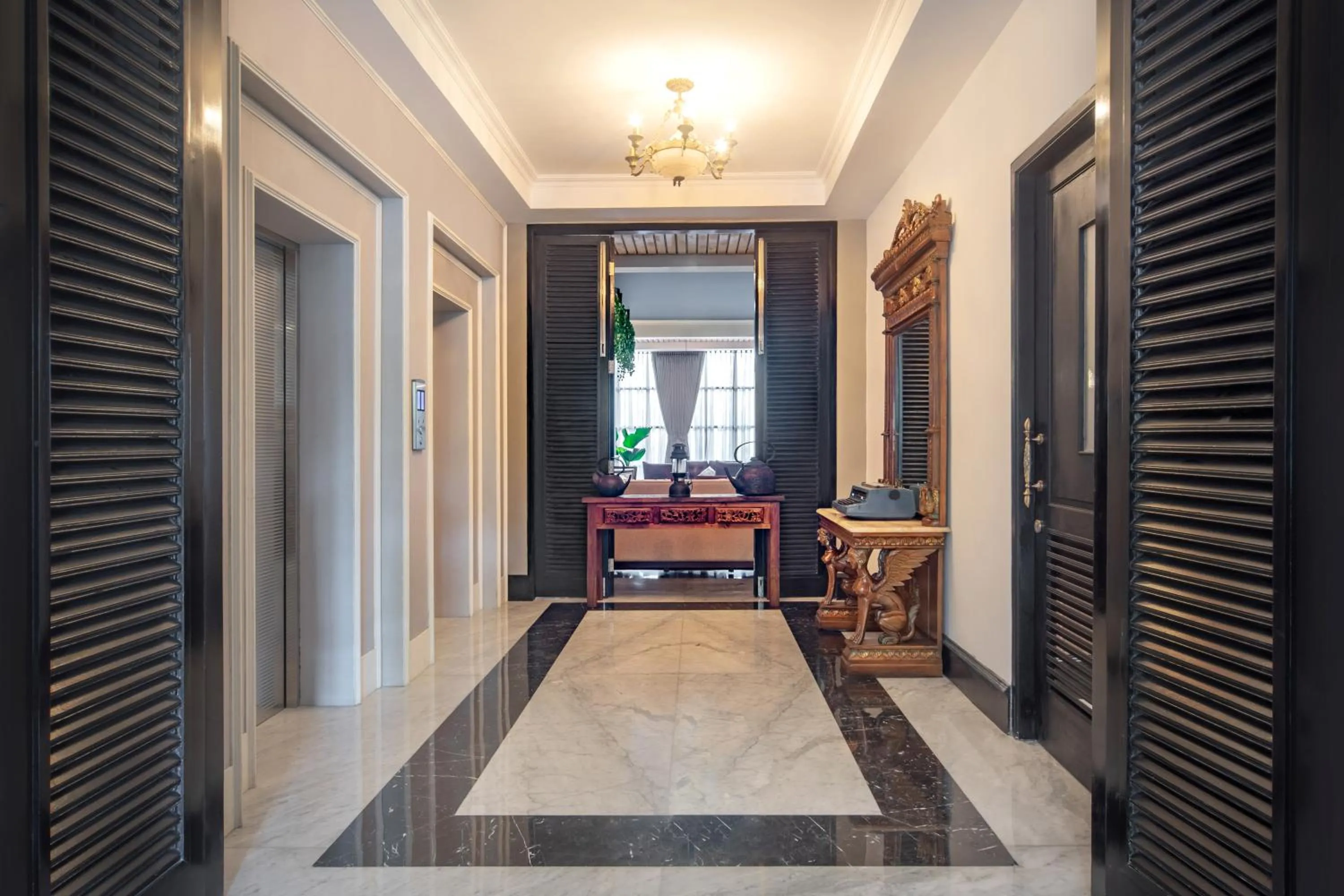 Property building in Hotel Des Indes Menteng