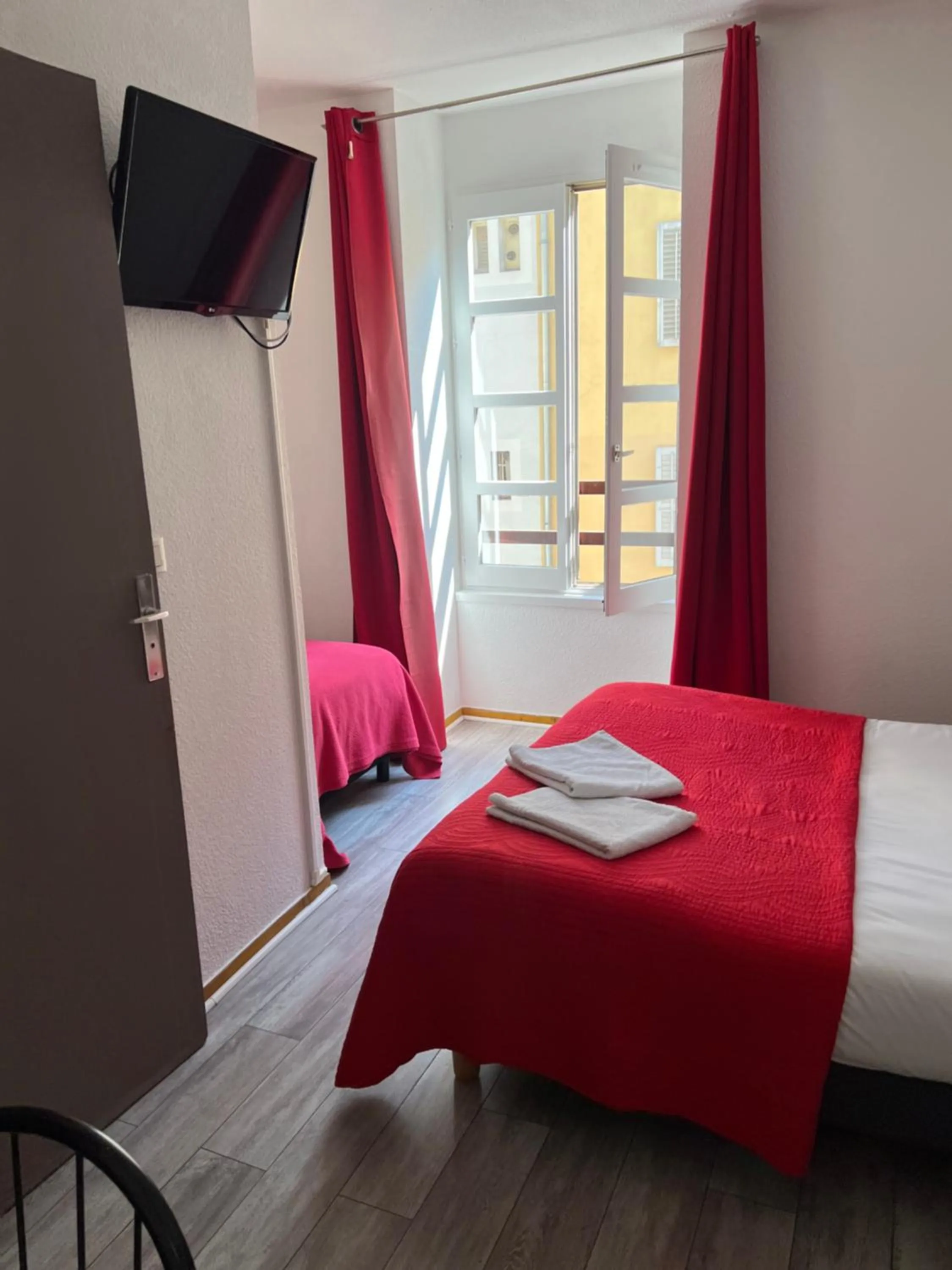 Bed in Théâtre Hôtel Chambéry