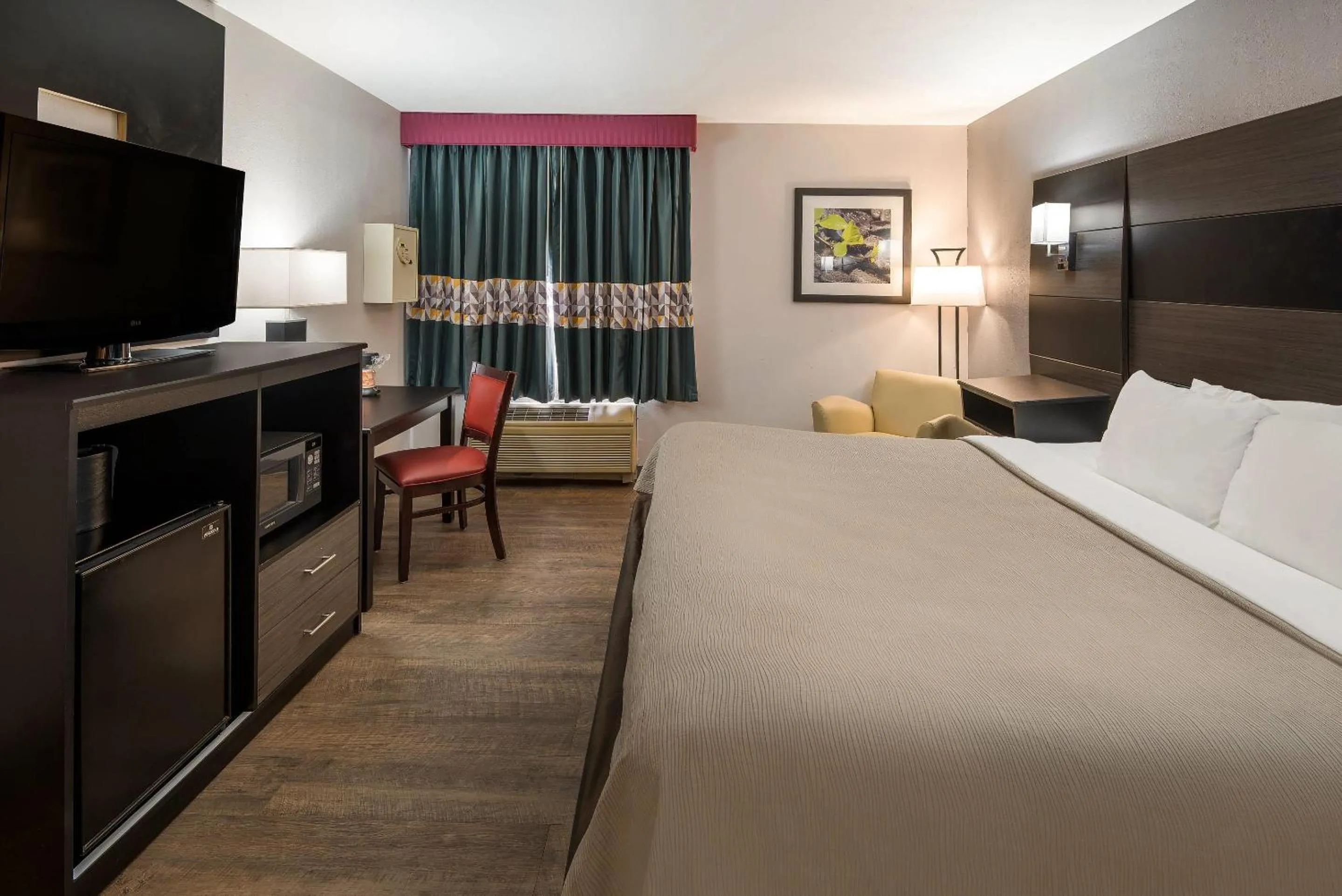 Bedroom, Bed in Quality Inn & Suites Cincinnati I-275