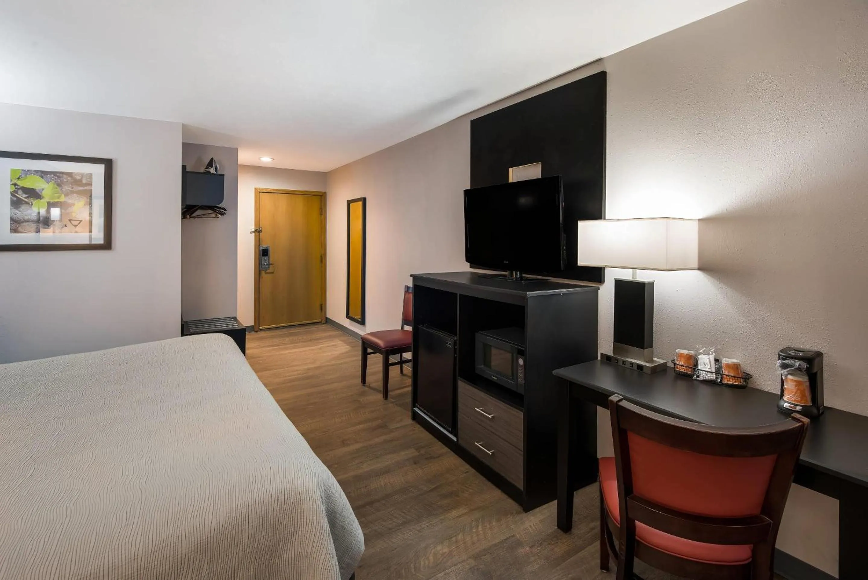 Bedroom, Bed in Quality Inn & Suites Cincinnati I-275