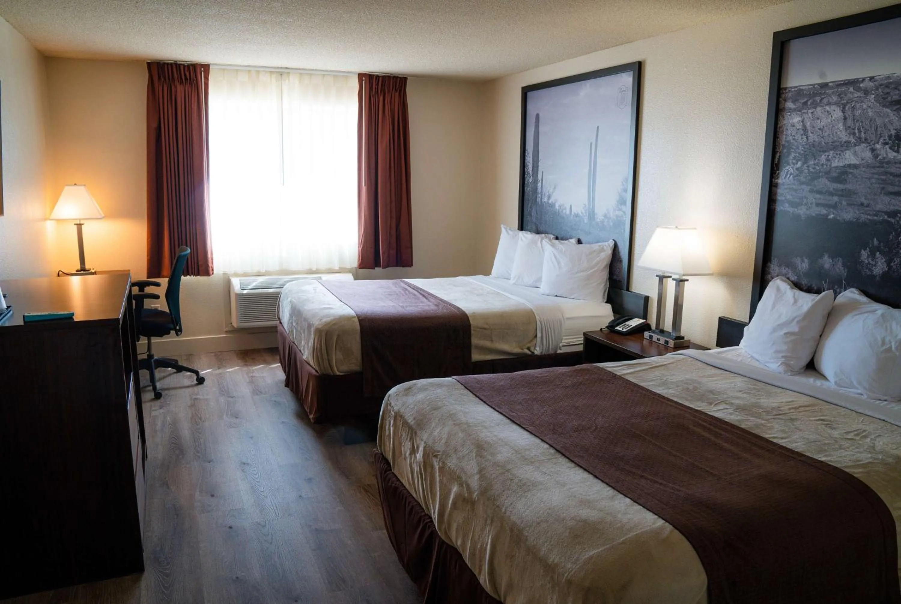 Photo of the whole room, Bed in Super 8 by Wyndham Yuma