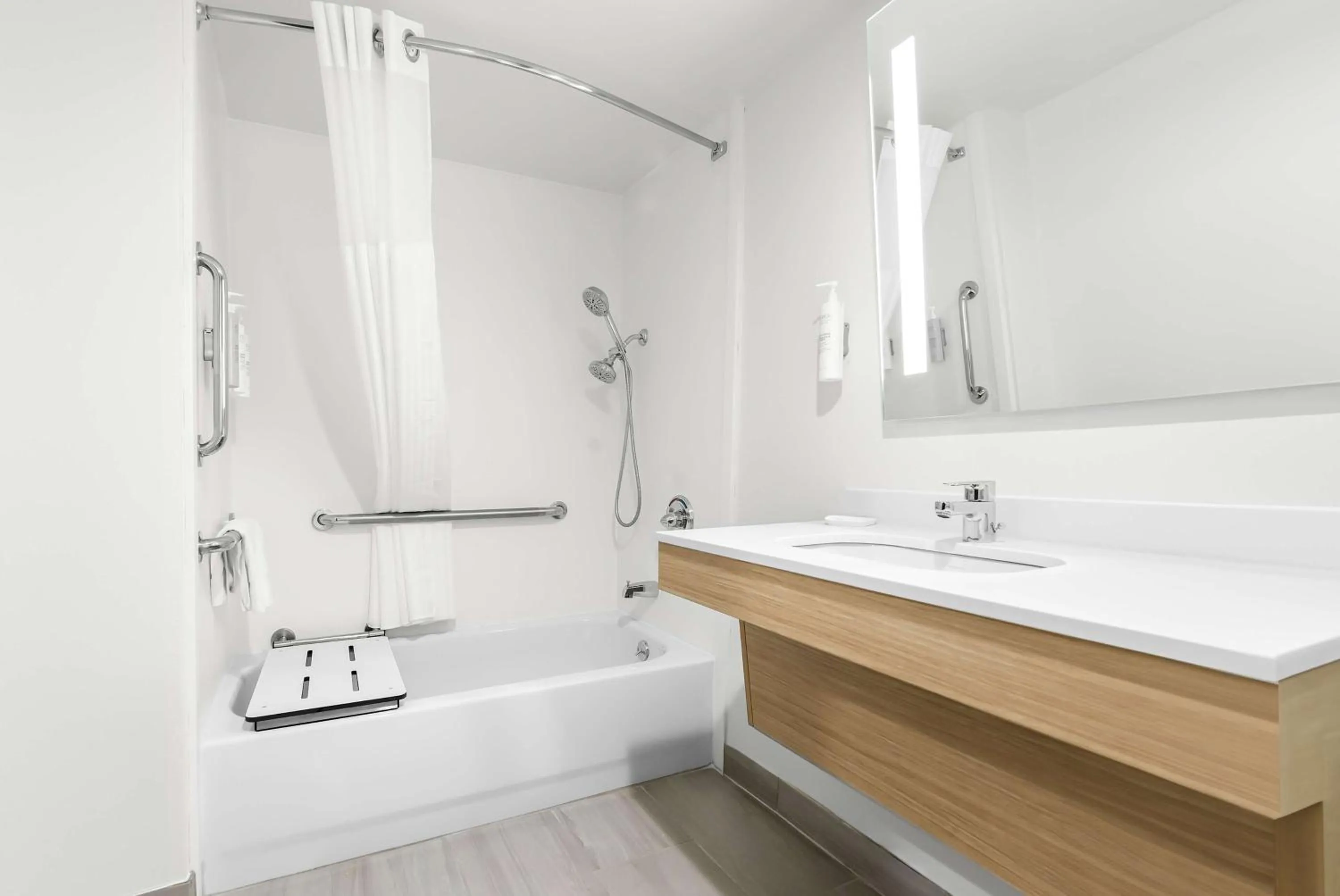 Bathroom in Wingate by Wyndham Tupelo