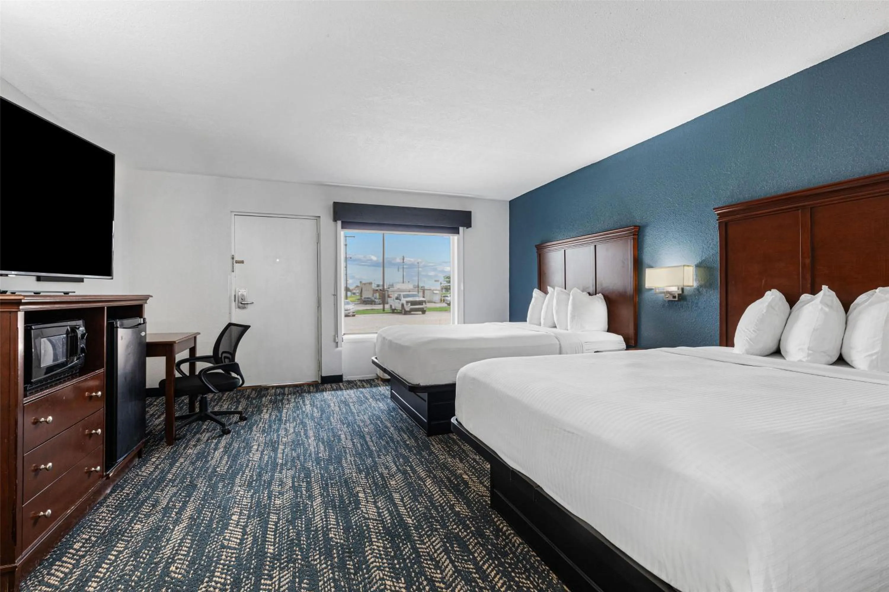 Bedroom, Bed in Best Western Canton Inn