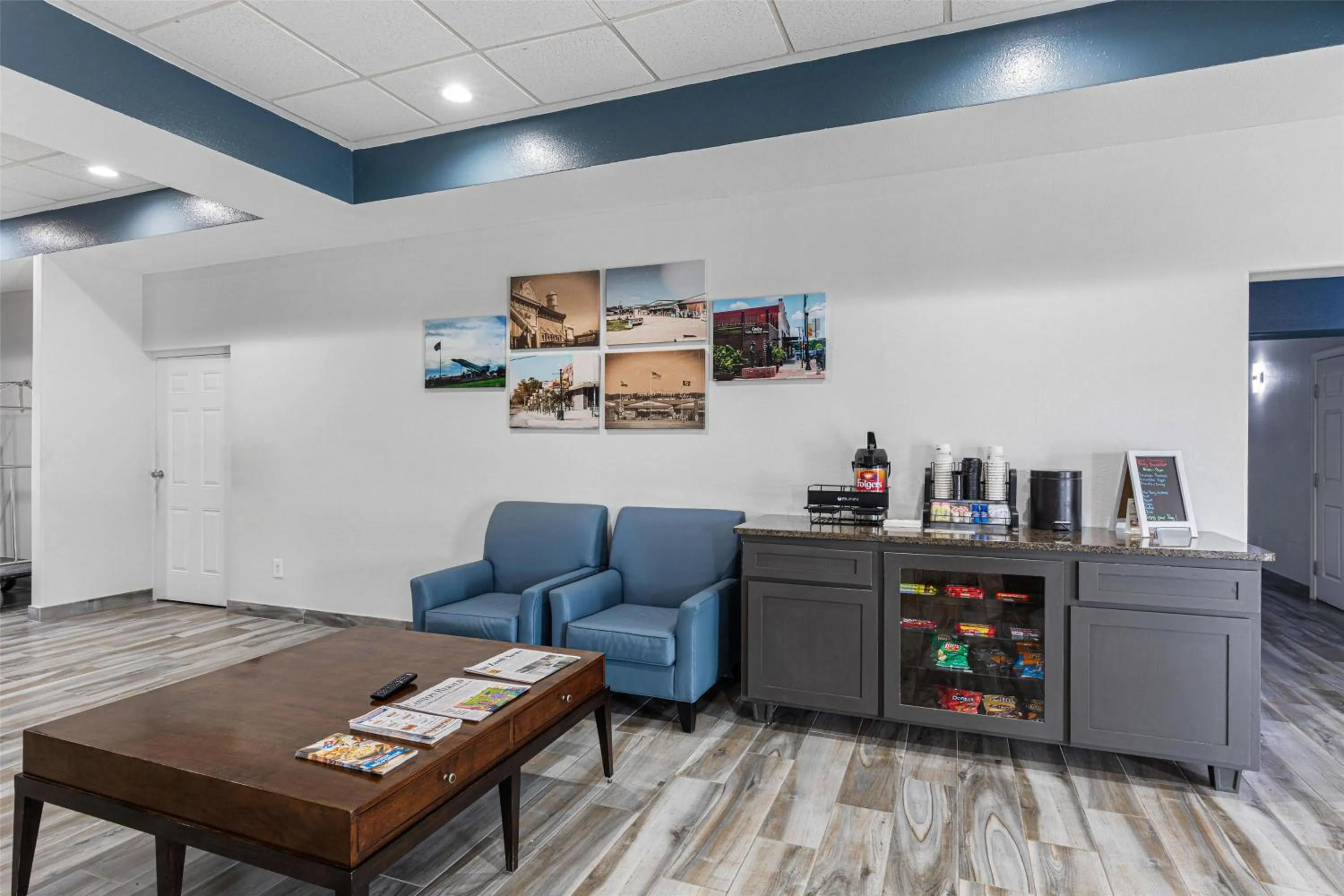 Lobby or reception in Best Western Canton Inn