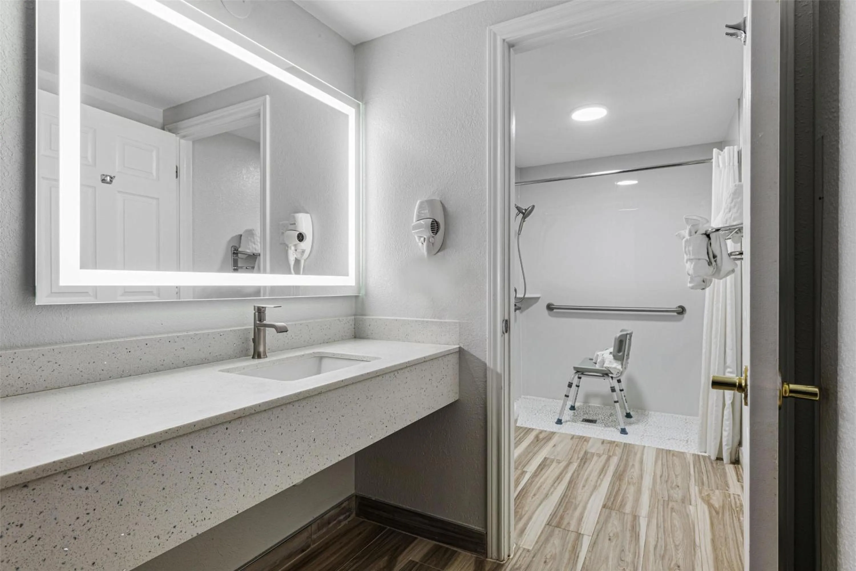 Bedroom in Best Western Canton Inn