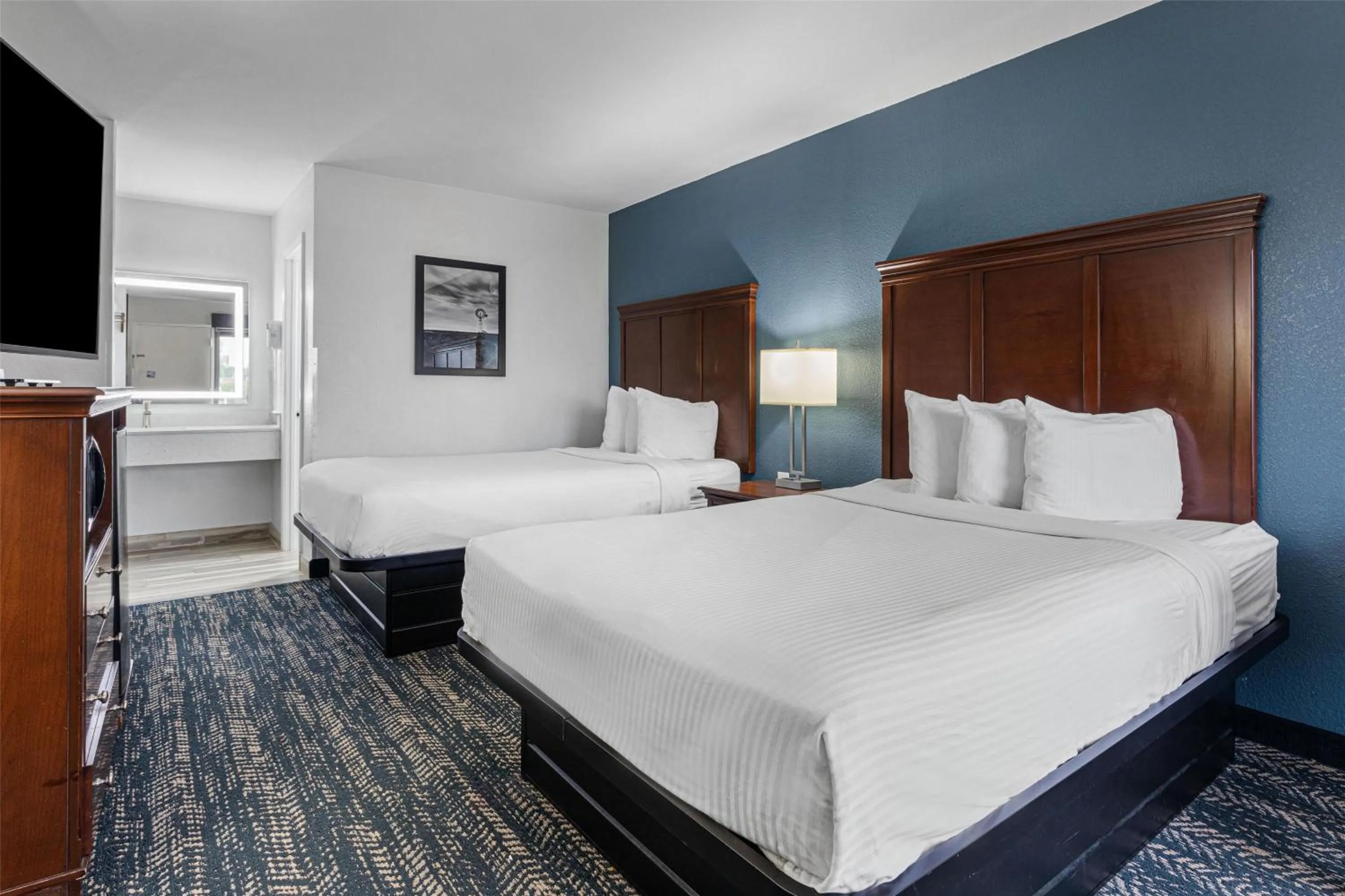 Bedroom, Bed in Best Western Canton Inn