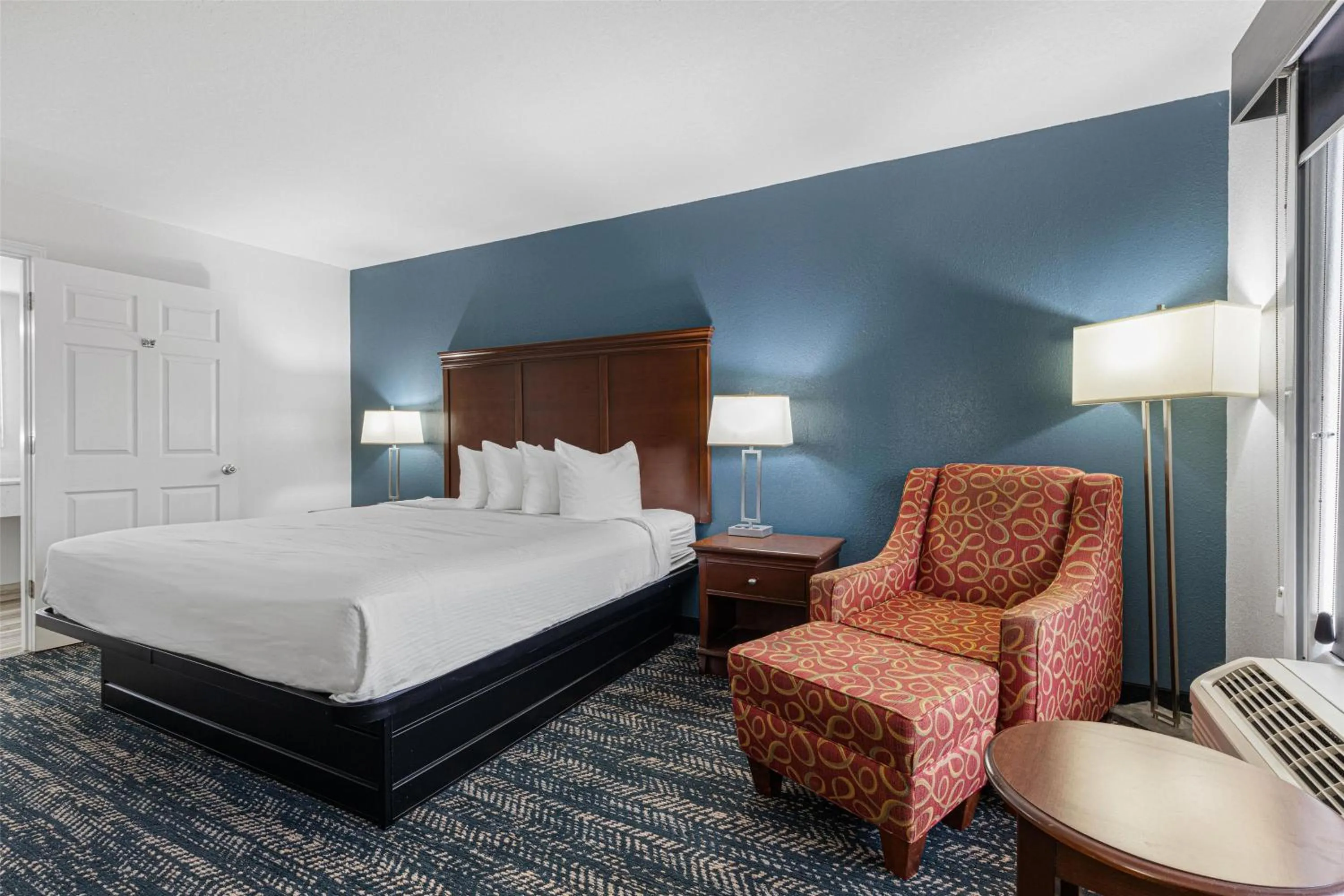 Bedroom, Bed in Best Western Canton Inn