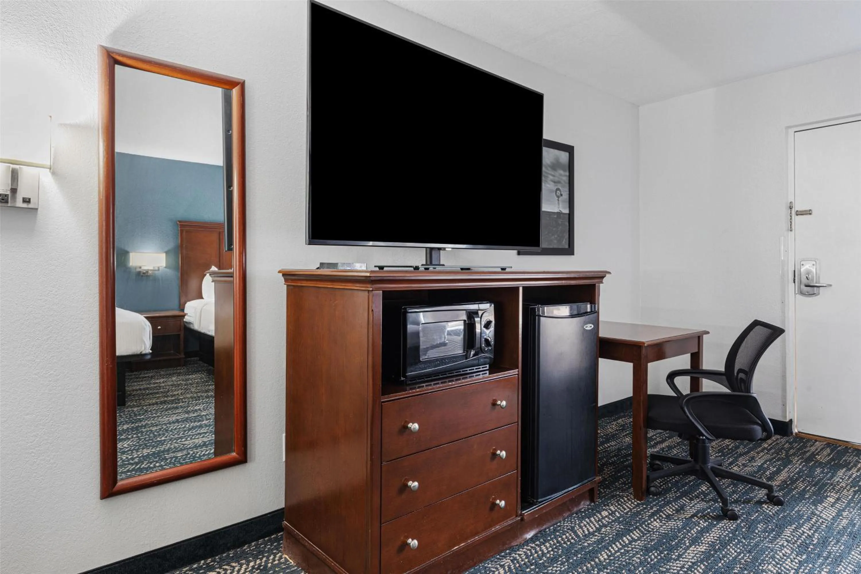 Bedroom in Best Western Canton Inn