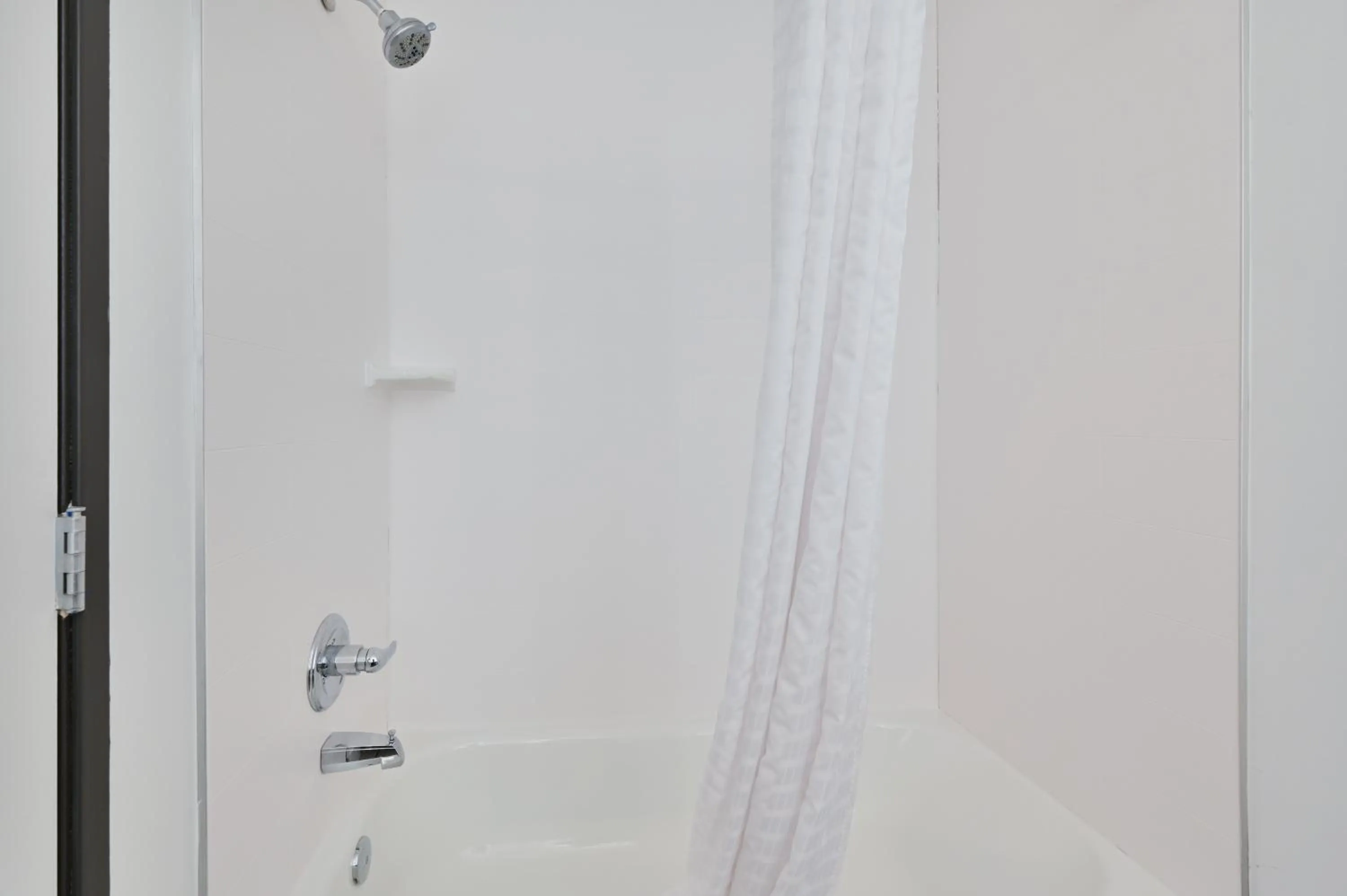 Bath in Country Inn & Suites by Radisson, Bloomington-Normal Airport, IL