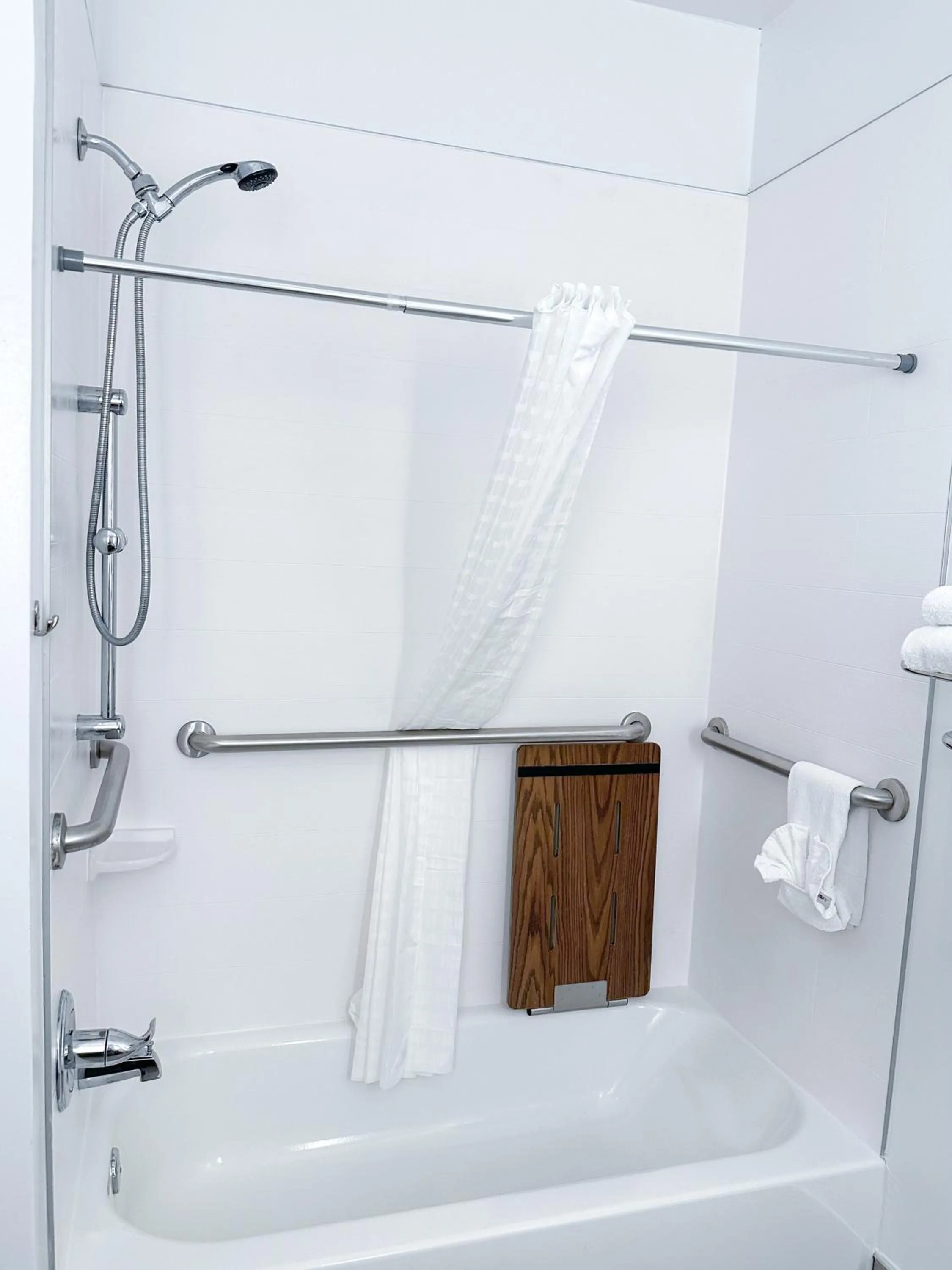 Bath in Country Inn & Suites by Radisson, Bloomington-Normal Airport, IL