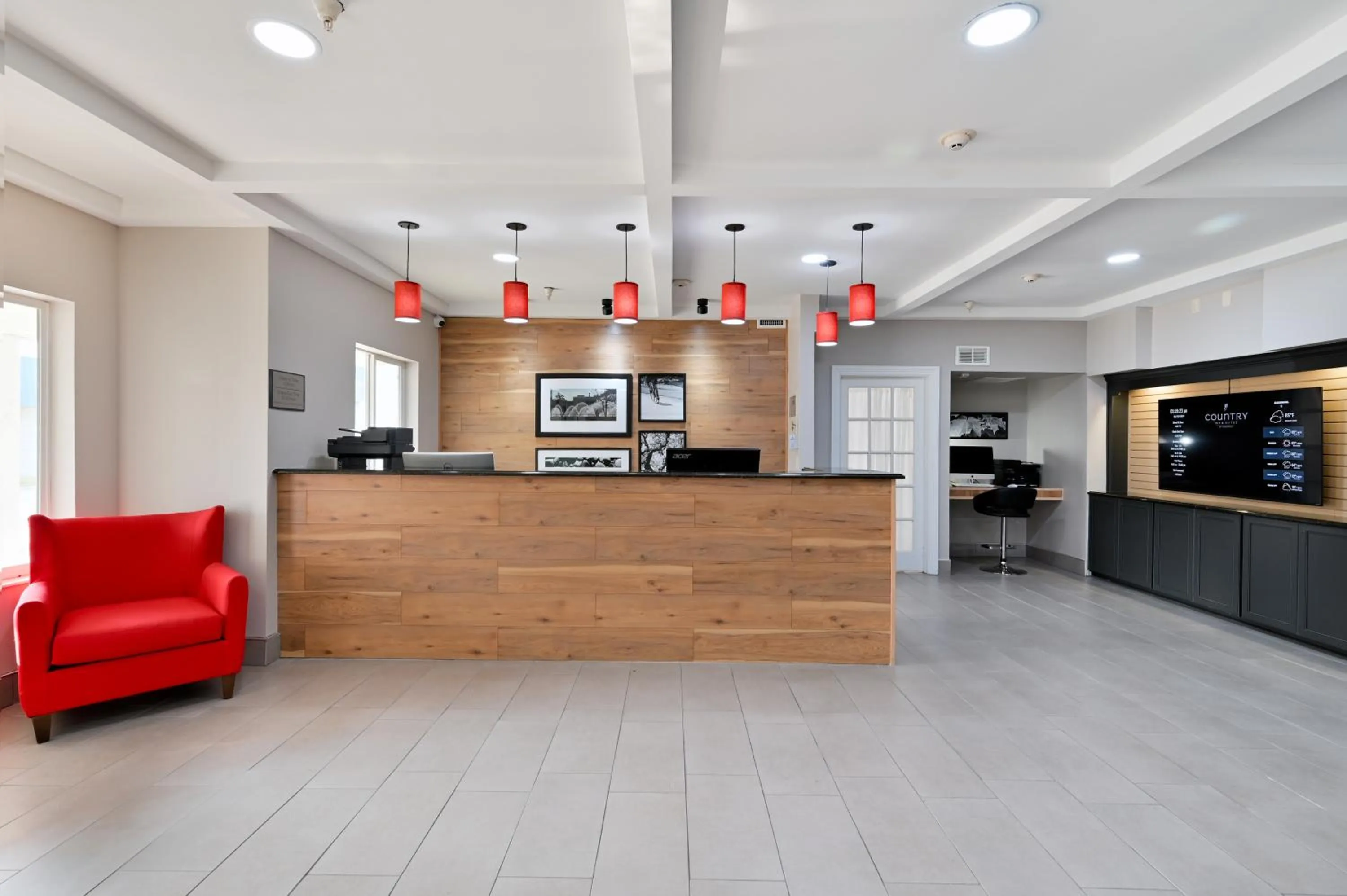 Lobby or reception in Country Inn & Suites by Radisson, Bloomington-Normal Airport, IL