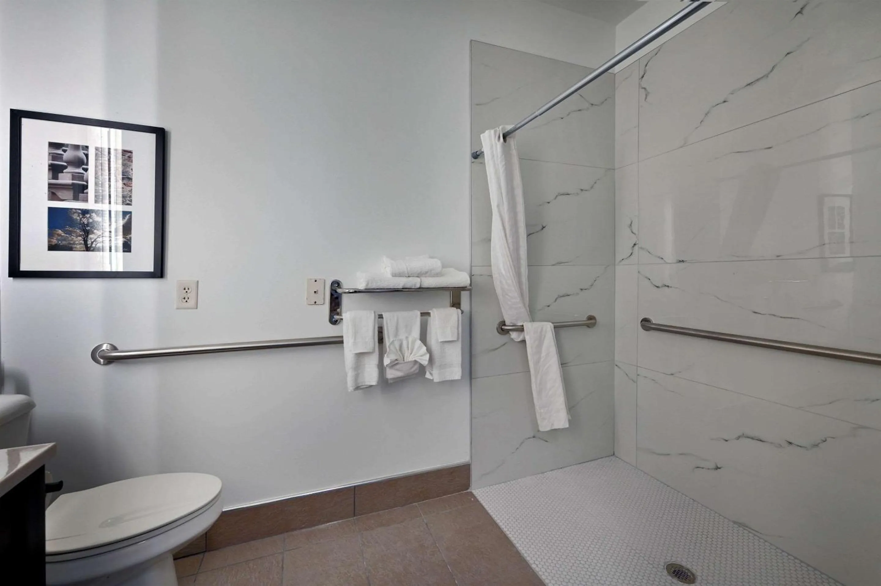 Bedroom in Country Inn & Suites by Radisson, Bloomington-Normal Airport, IL