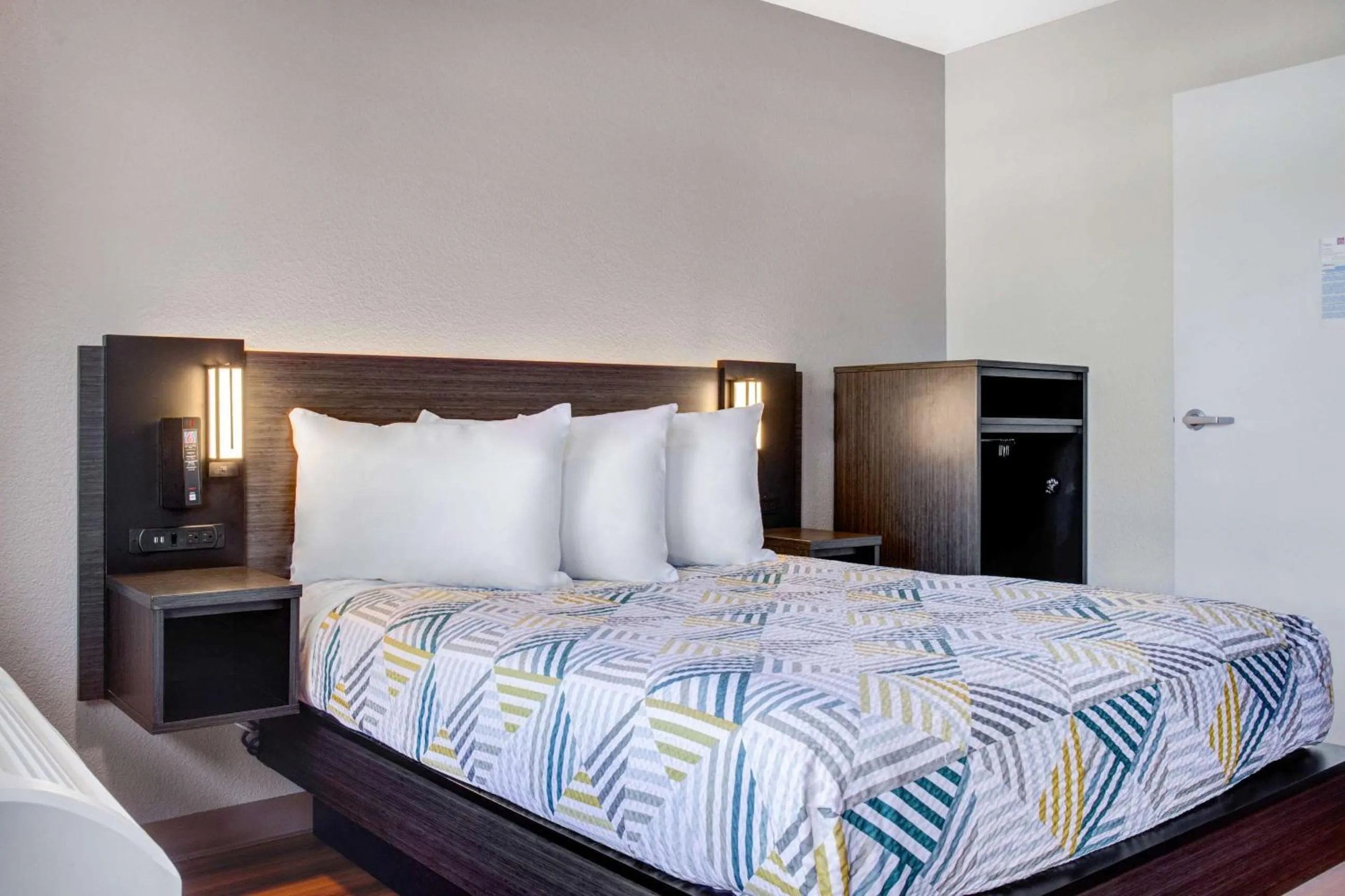 Bedroom, Bed in Motel 6-Carson City, NV