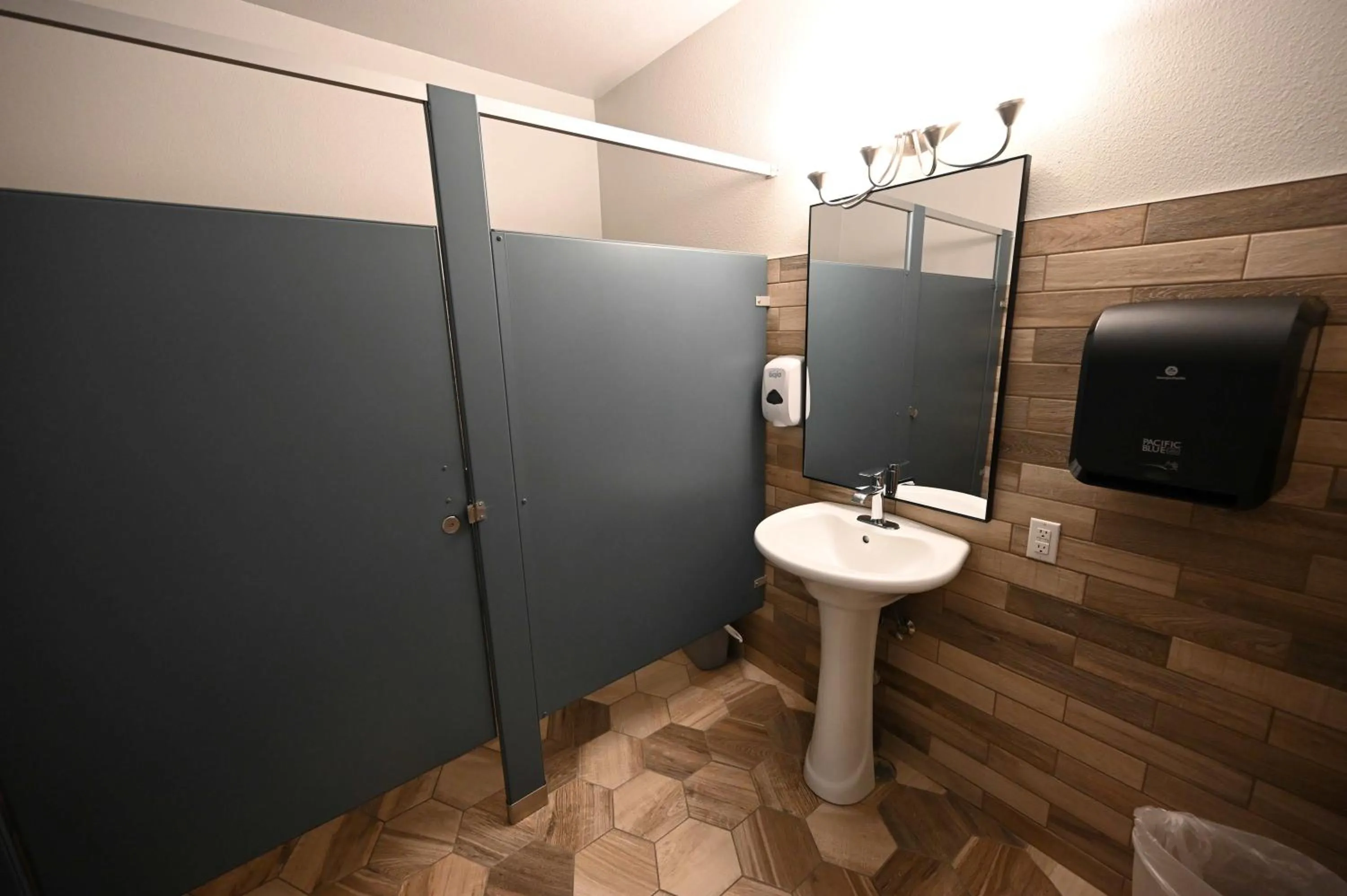 Edgewater Inn and Suites, an Ascend Collection Hotel