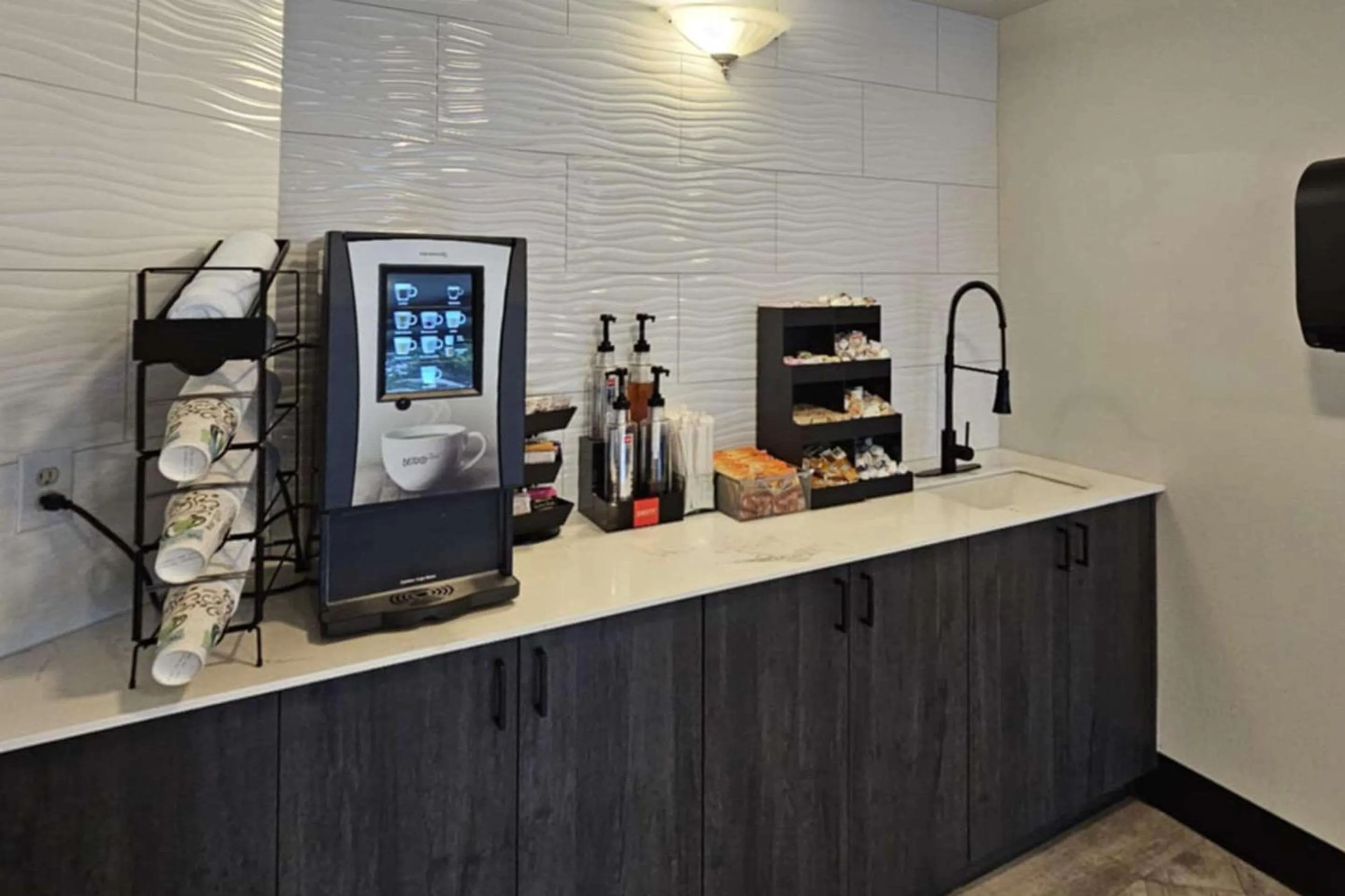 Lobby or reception in Edgewater Inn and Suites, an Ascend Collection Hotel