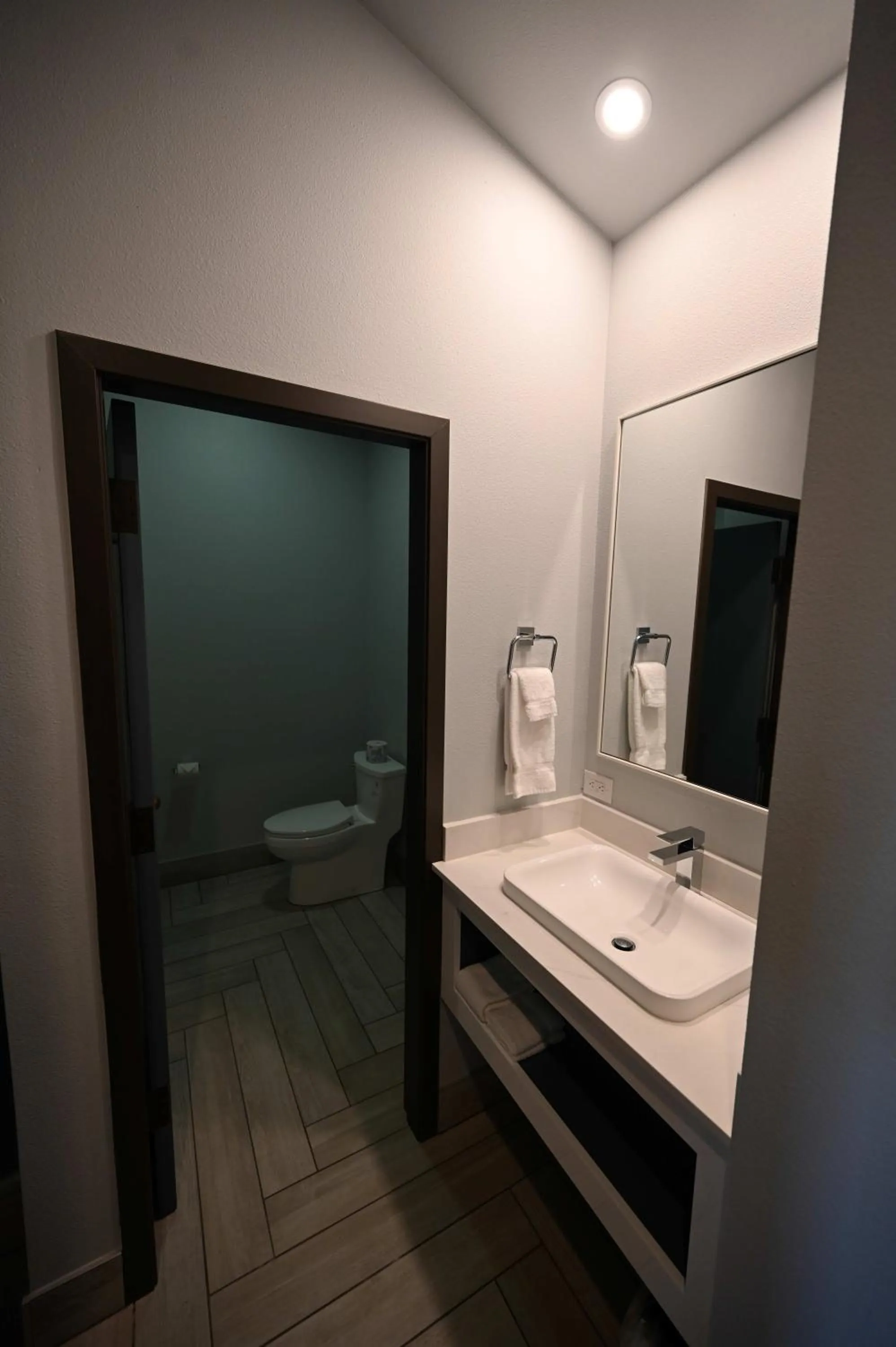 Edgewater Inn and Suites, an Ascend Collection Hotel