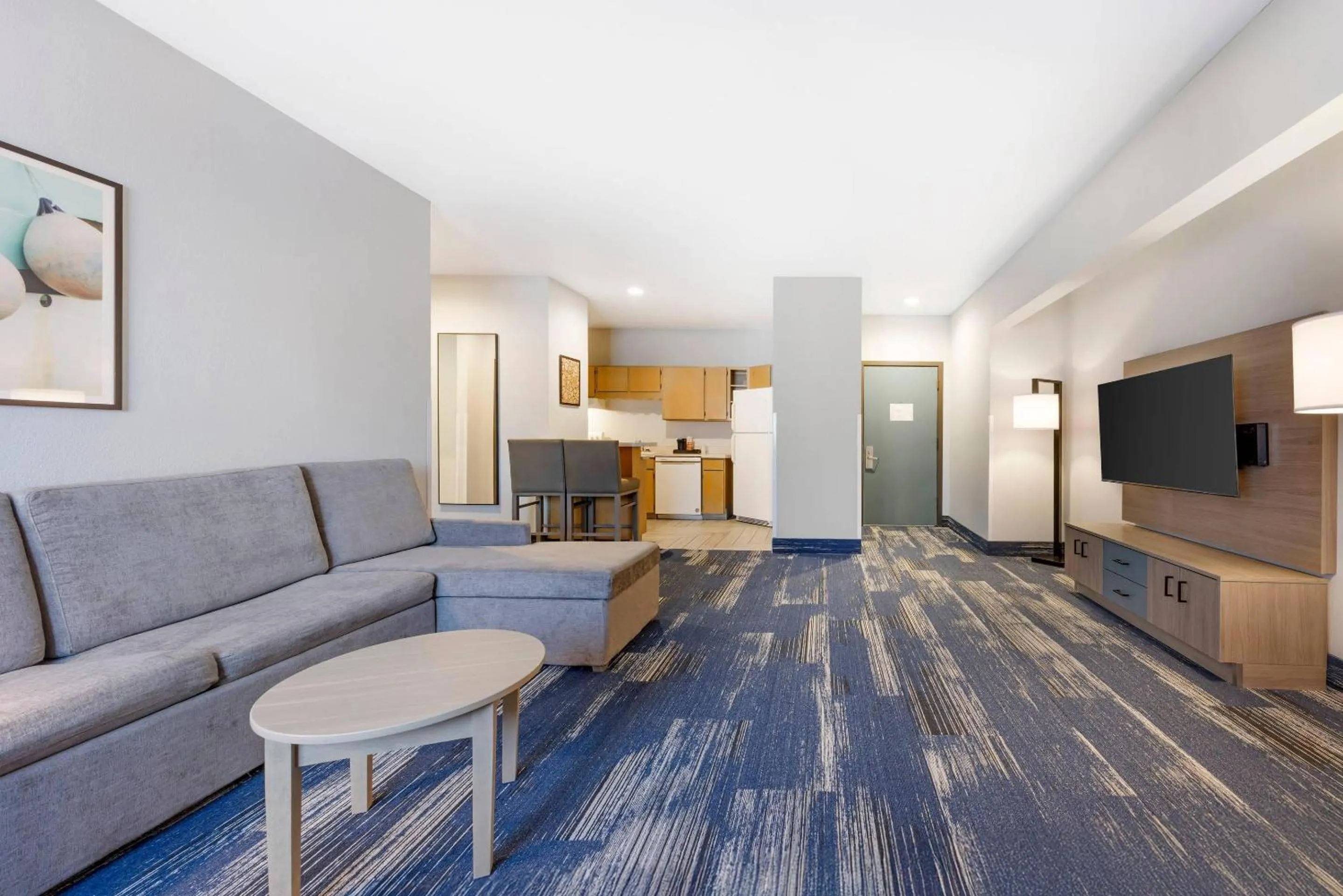 Bedroom in Edgewater Inn and Suites, an Ascend Collection Hotel