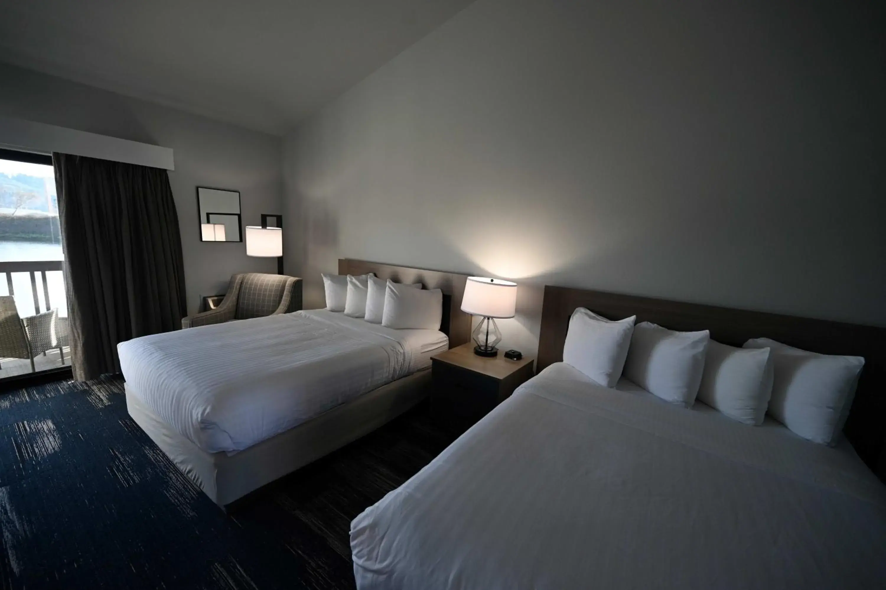 Queen Room with Two Queen Beds/Waterview - Non Smoking in Edgewater Inn and Suites, an Ascend Collection Hotel Queen Room with Two Queen Beds/Waterview - Non Smoking in Edgewater Inn and Suites, an Ascend Collection Hotel