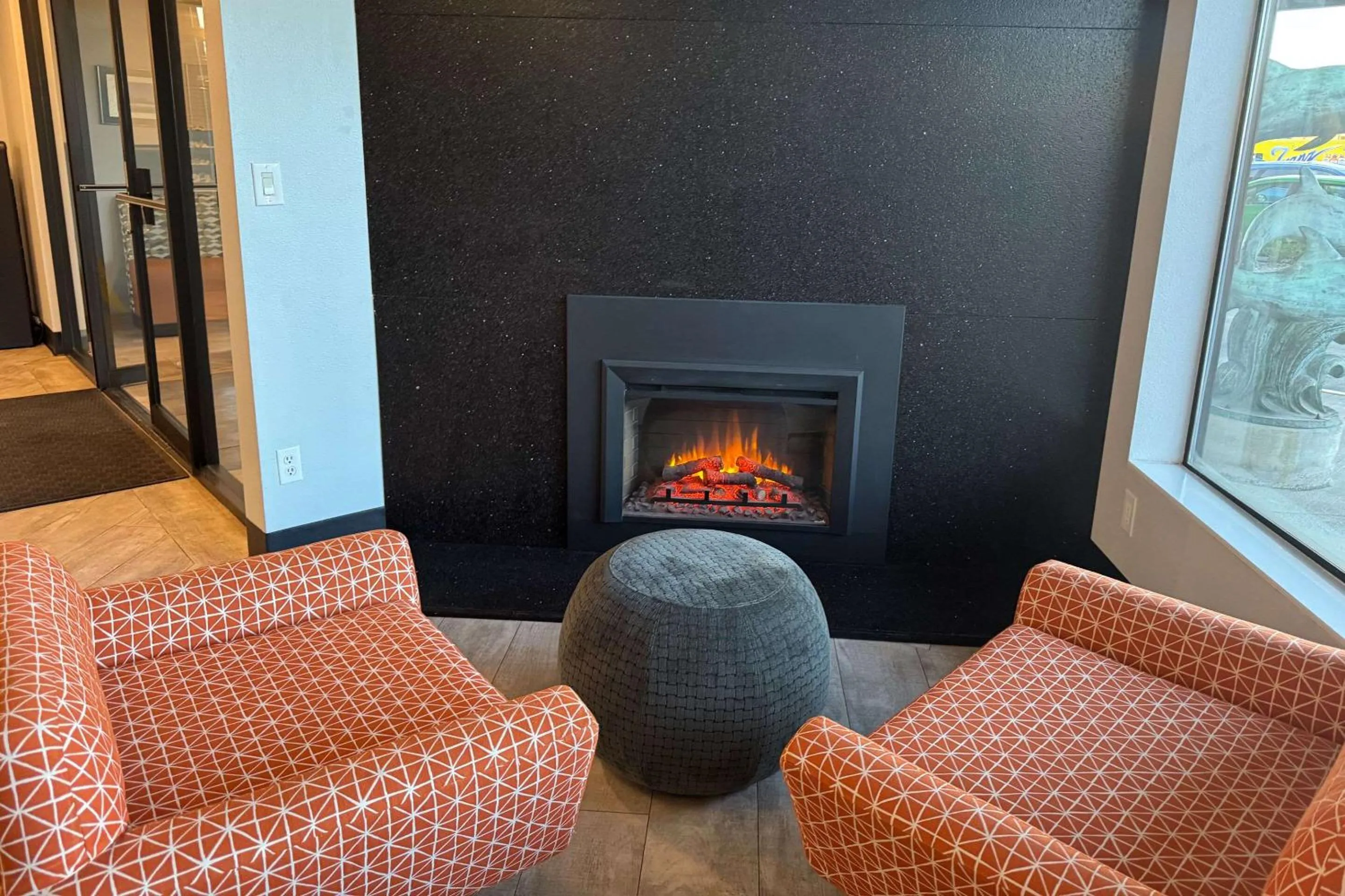 Lobby or reception in Edgewater Inn and Suites, an Ascend Collection Hotel