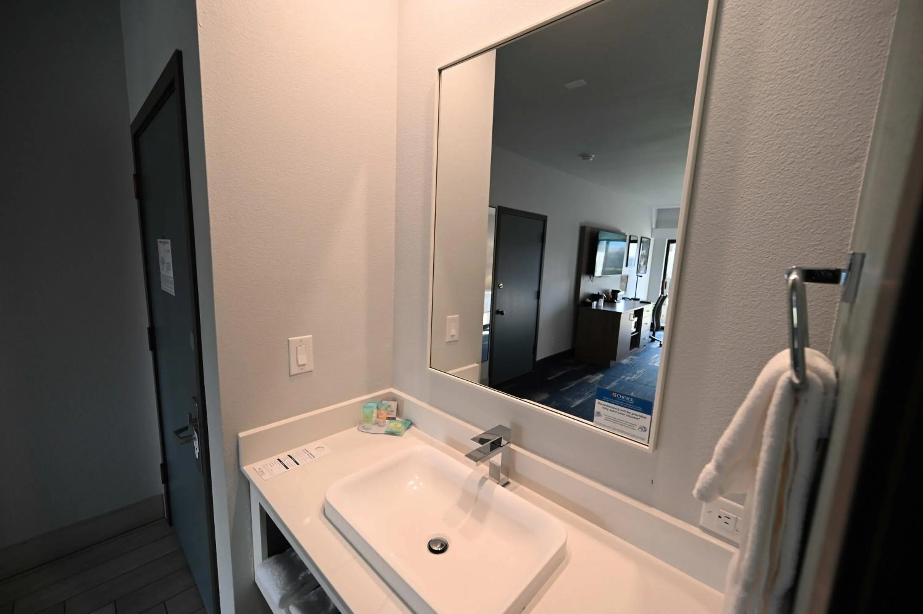 Edgewater Inn and Suites, an Ascend Collection Hotel