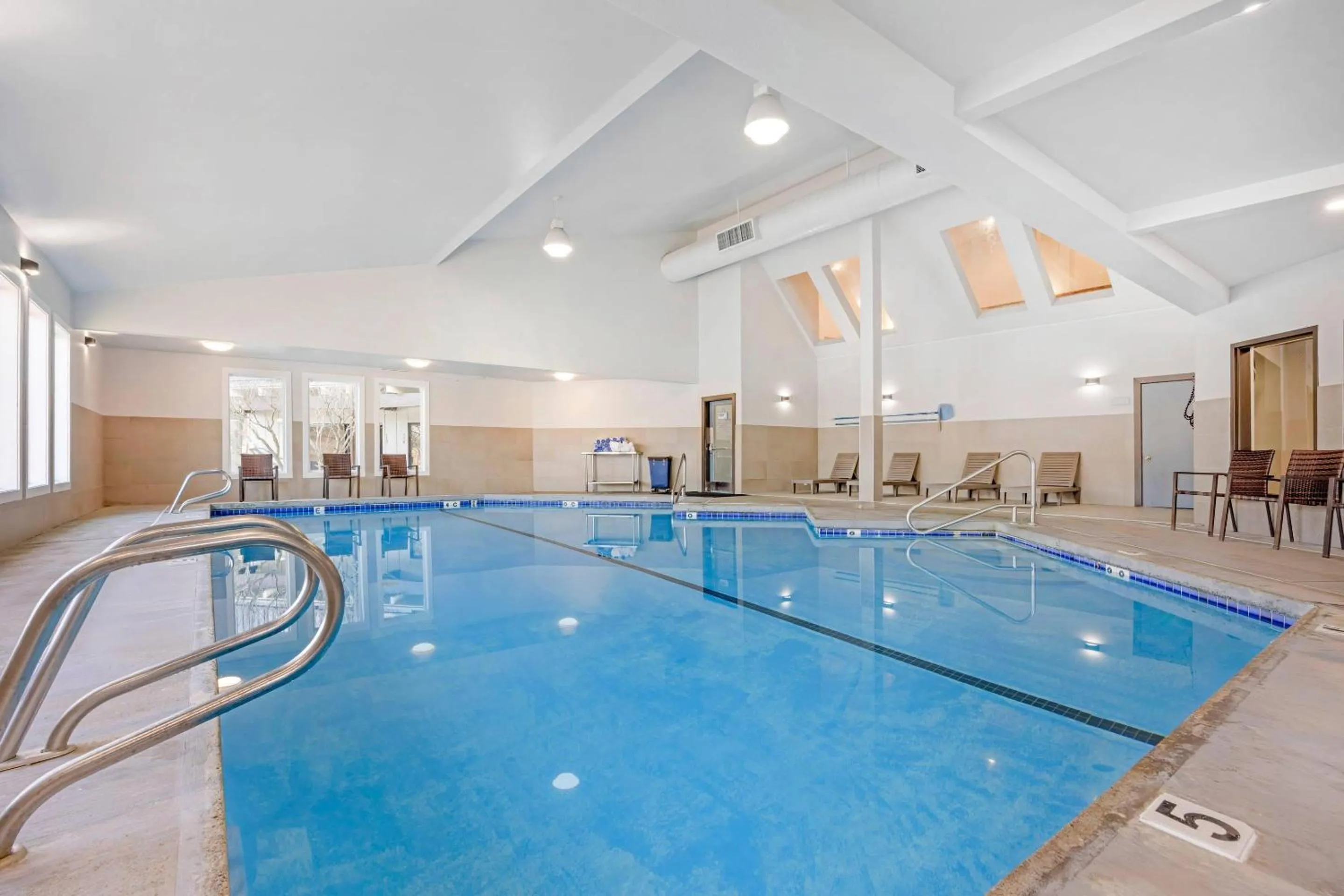 Swimming pool in Edgewater Inn and Suites, an Ascend Collection Hotel