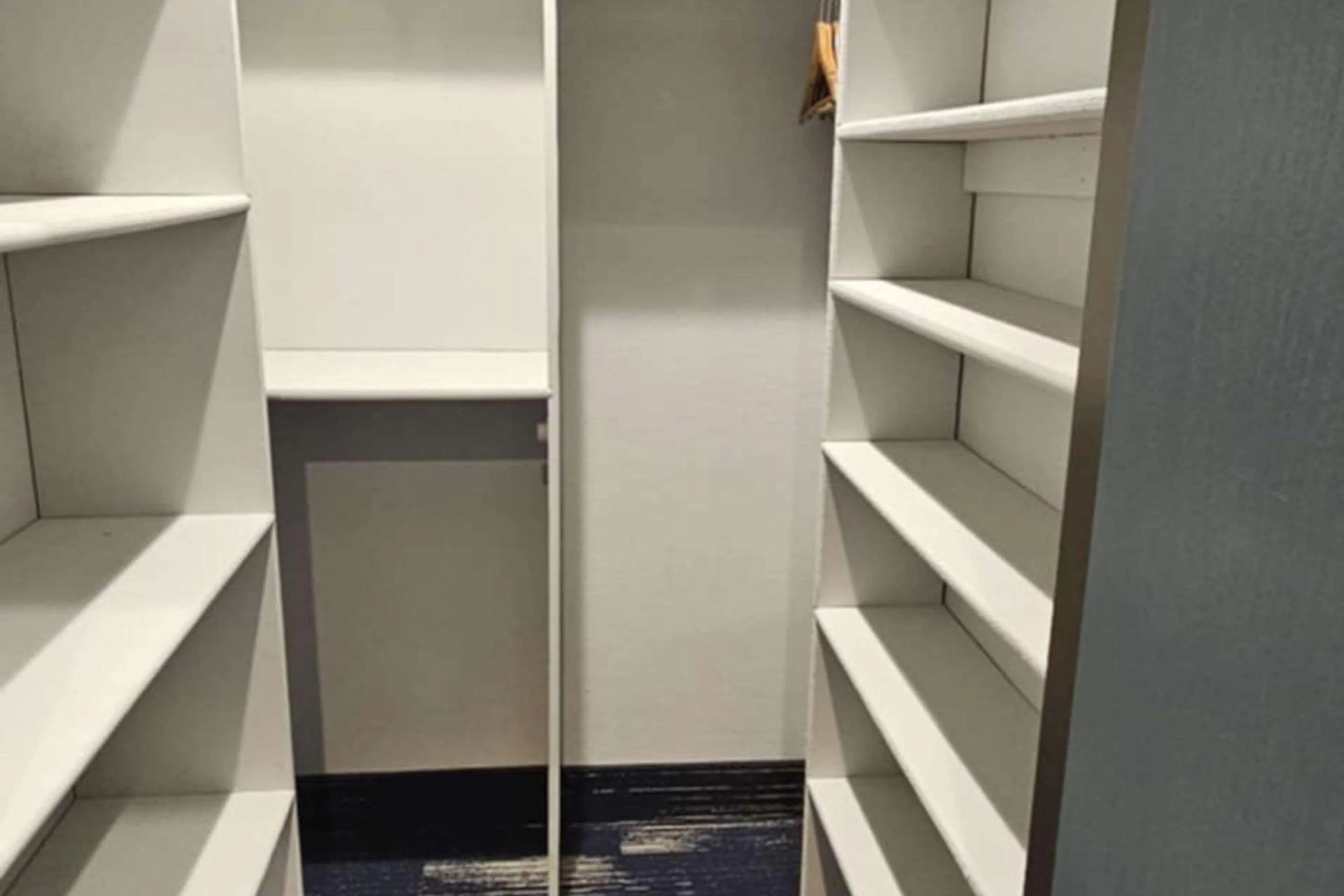 Bedroom in Edgewater Inn and Suites, an Ascend Collection Hotel