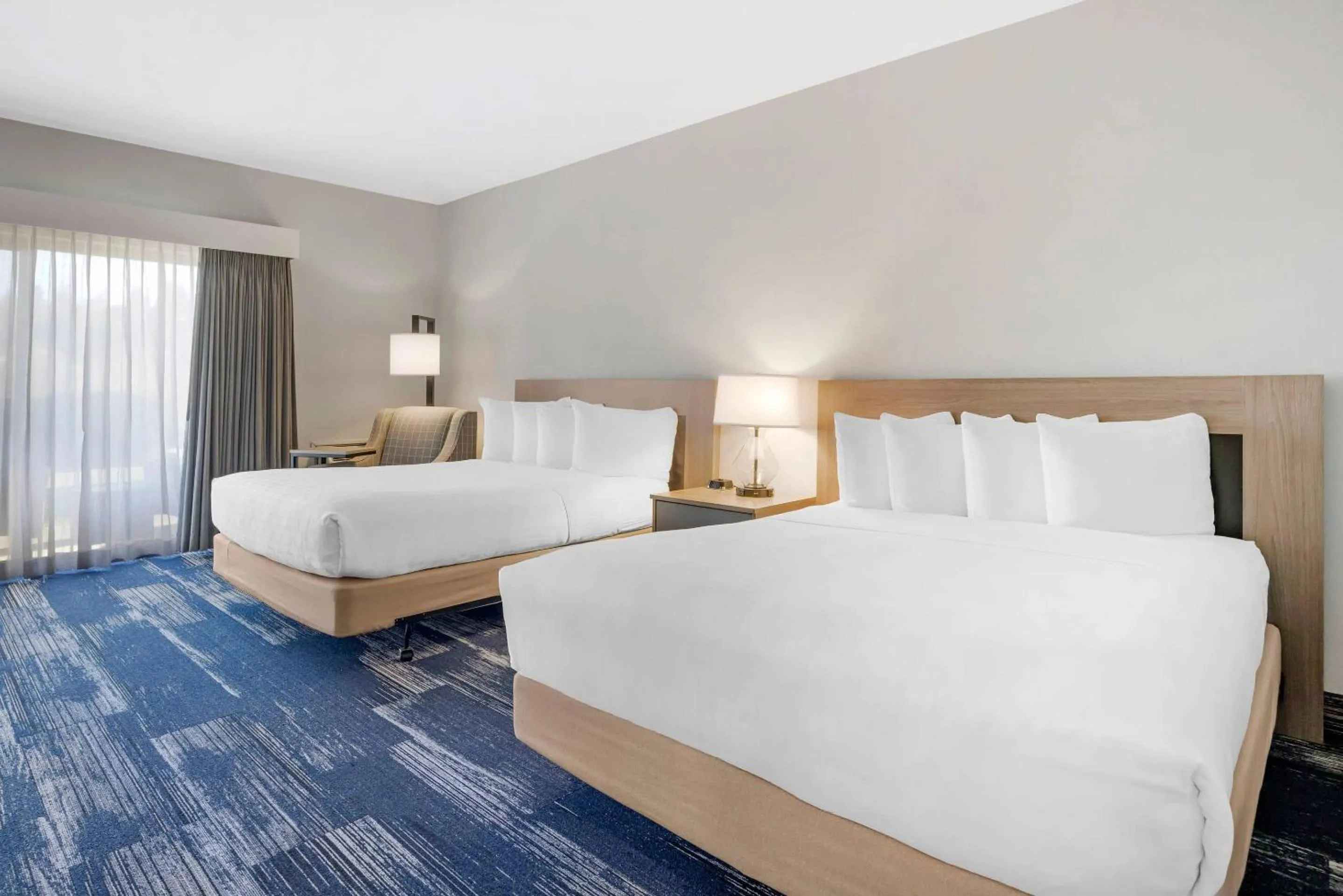 Bedroom, Bed in Edgewater Inn and Suites, an Ascend Collection Hotel