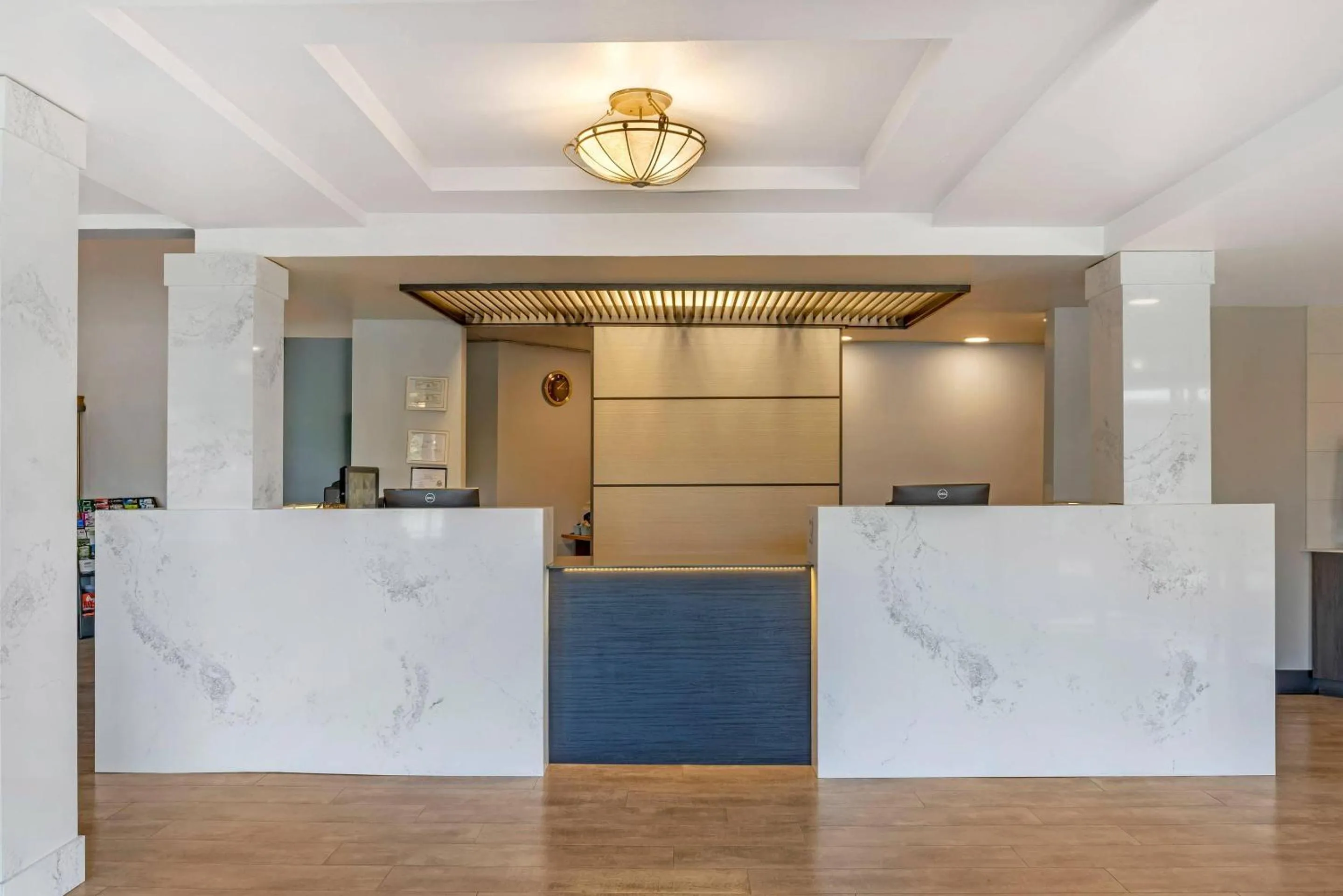 Lobby or reception in Edgewater Inn and Suites, an Ascend Collection Hotel