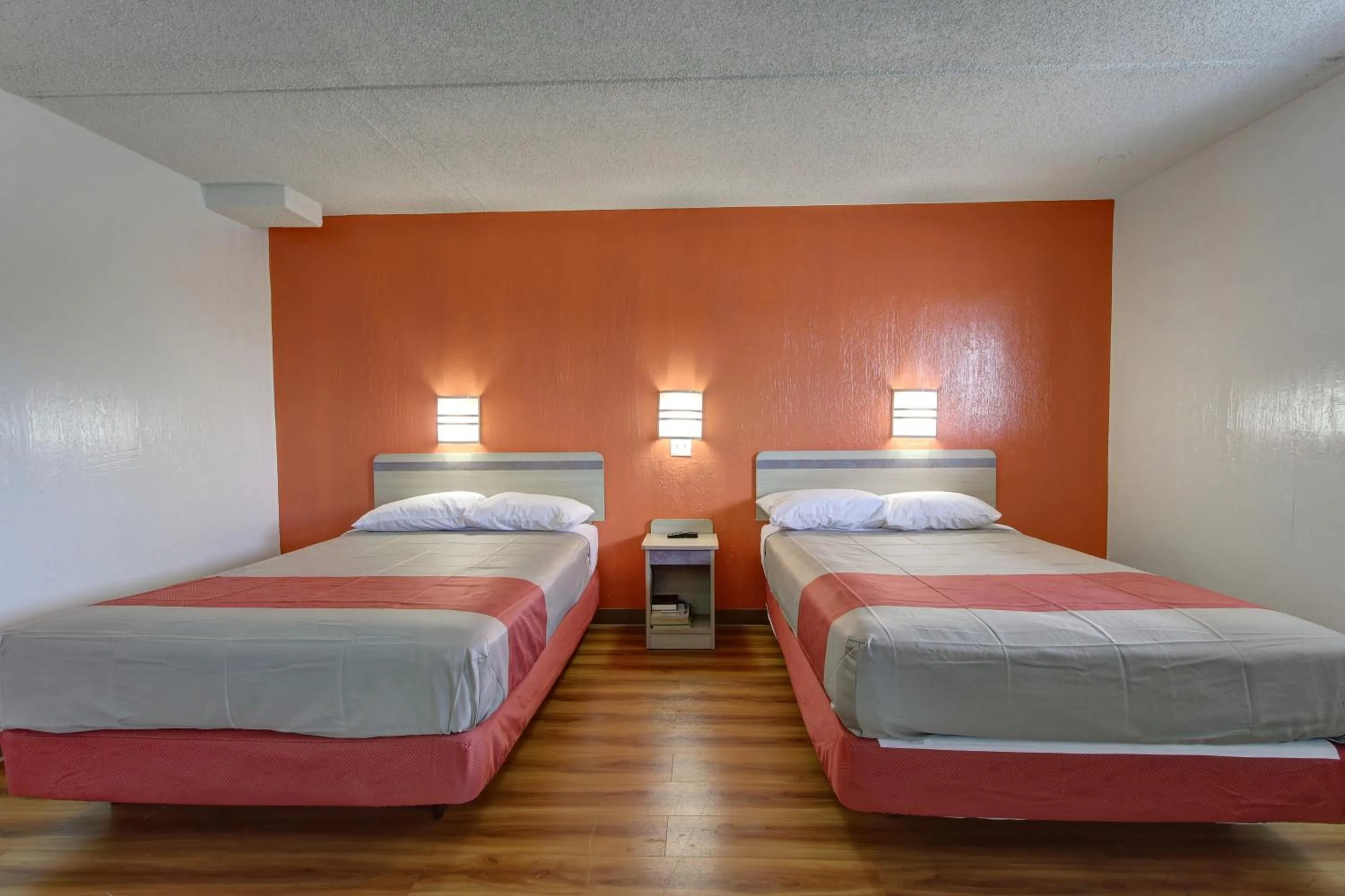 Bed in Motel 6-North Ridgeville, OH - Cleveland Intl Airport - N Ridgeville