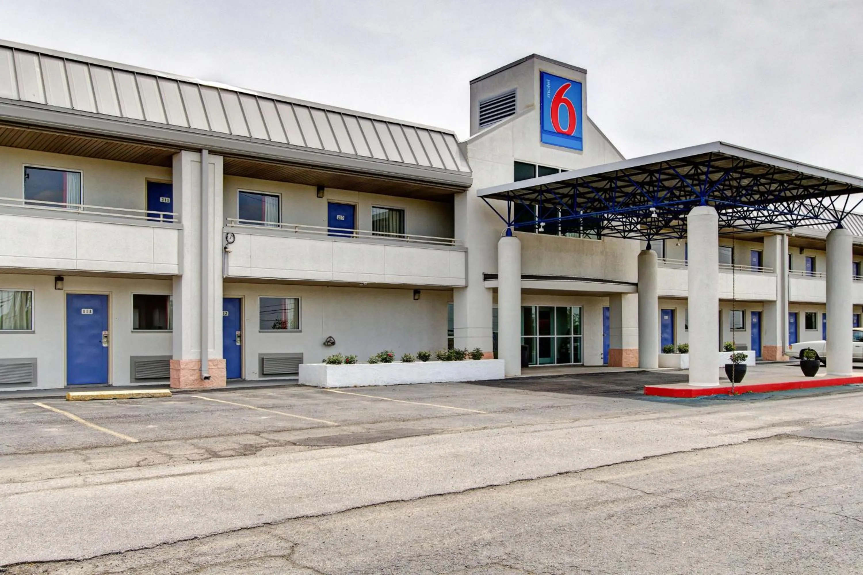 Property building in Motel 6-North Ridgeville, OH - Cleveland Intl Airport - N Ridgeville