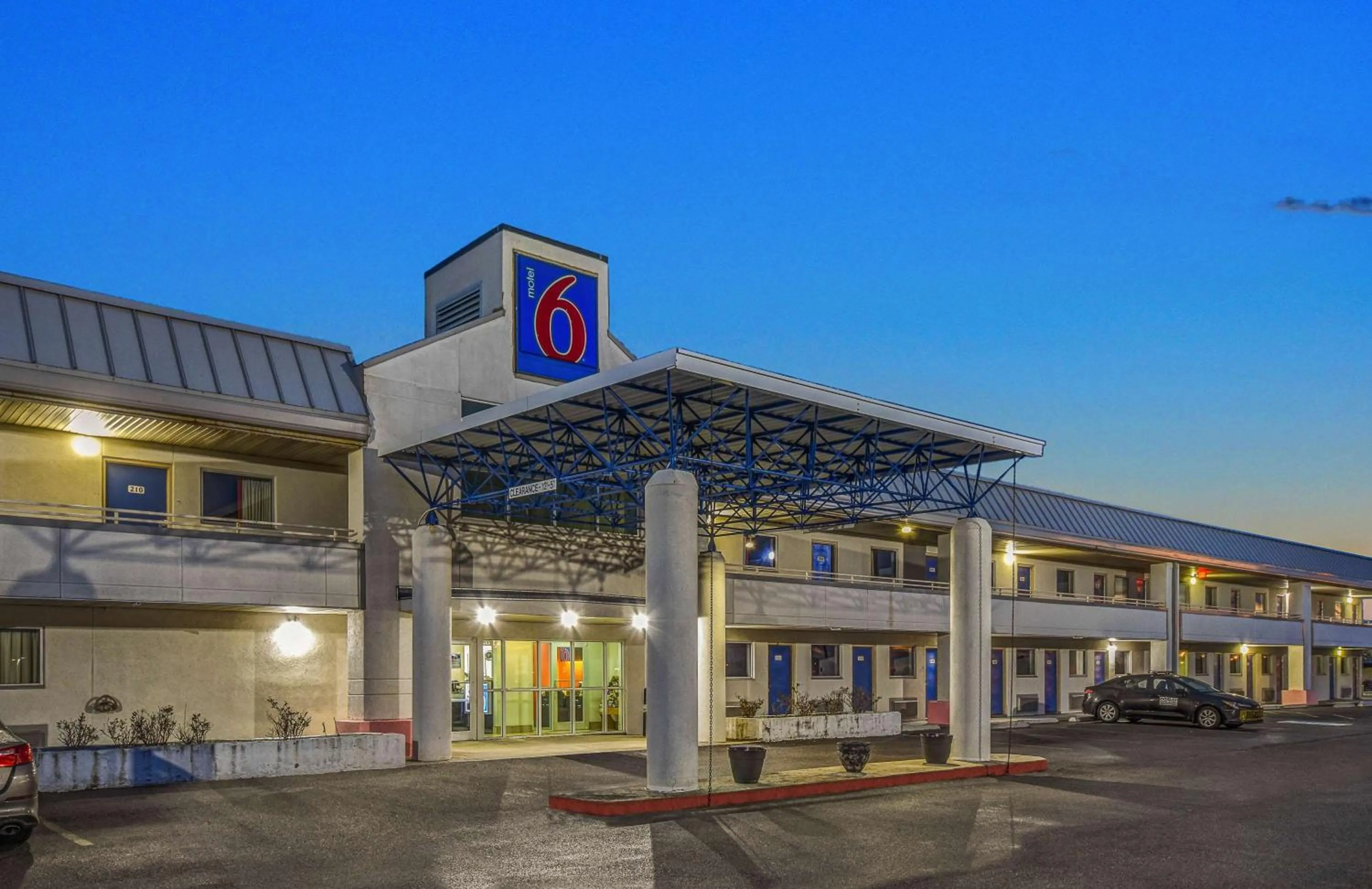Property building in Motel 6-North Ridgeville, OH - Cleveland Intl Airport - N Ridgeville