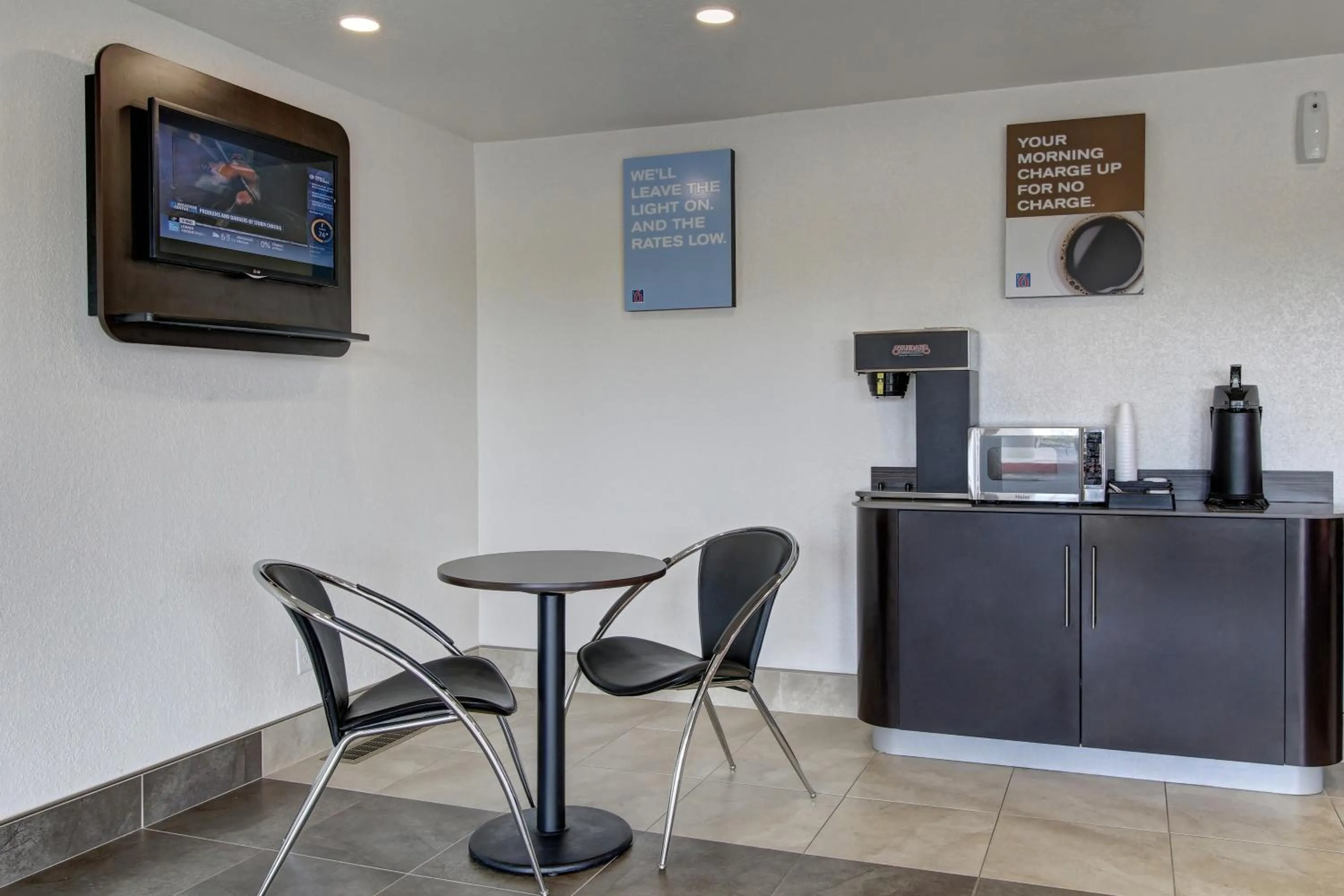 Lounge or bar in Motel 6-North Ridgeville, OH - Cleveland Intl Airport - N Ridgeville
