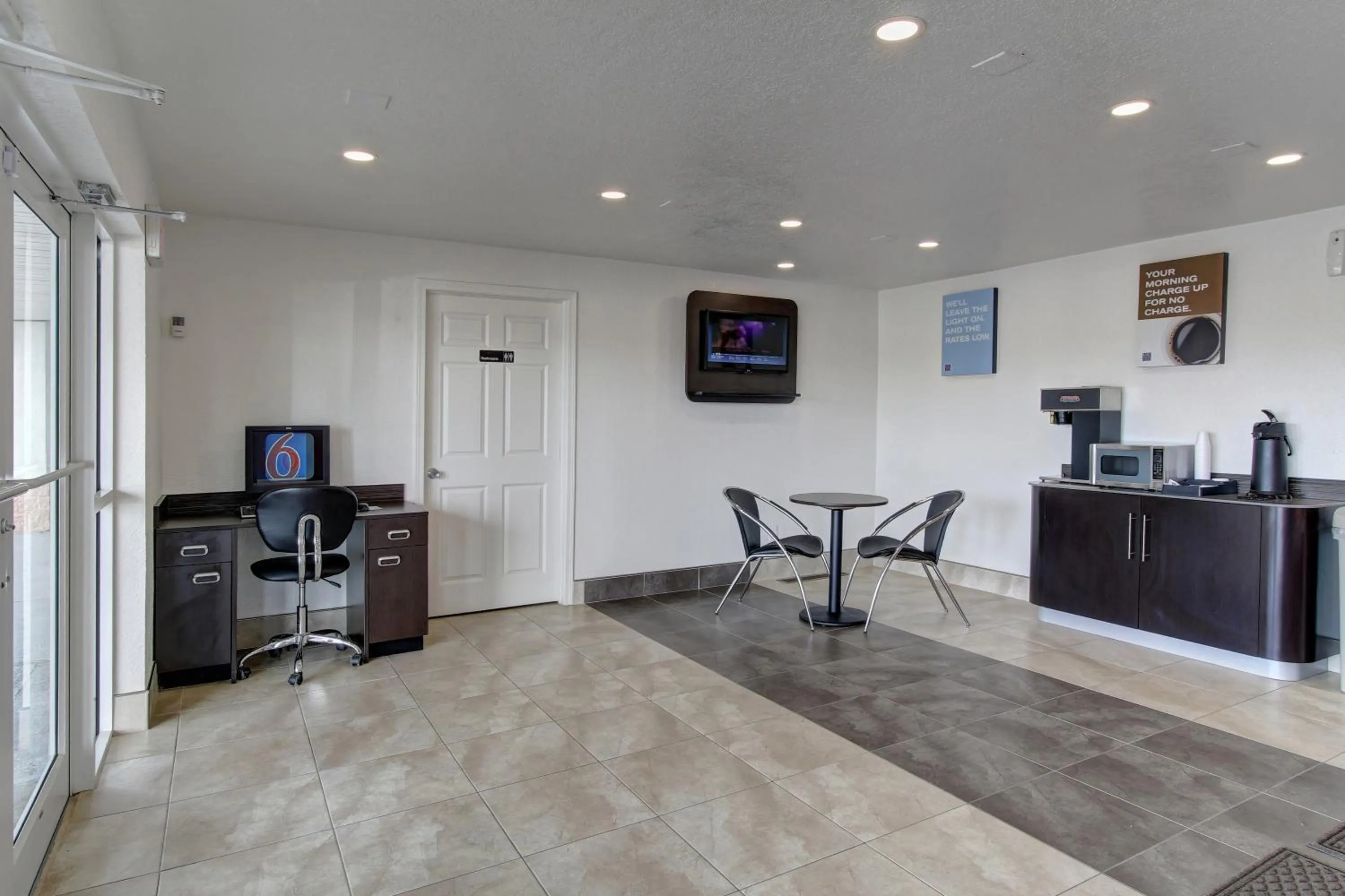 Lounge or bar in Motel 6-North Ridgeville, OH - Cleveland Intl Airport - N Ridgeville