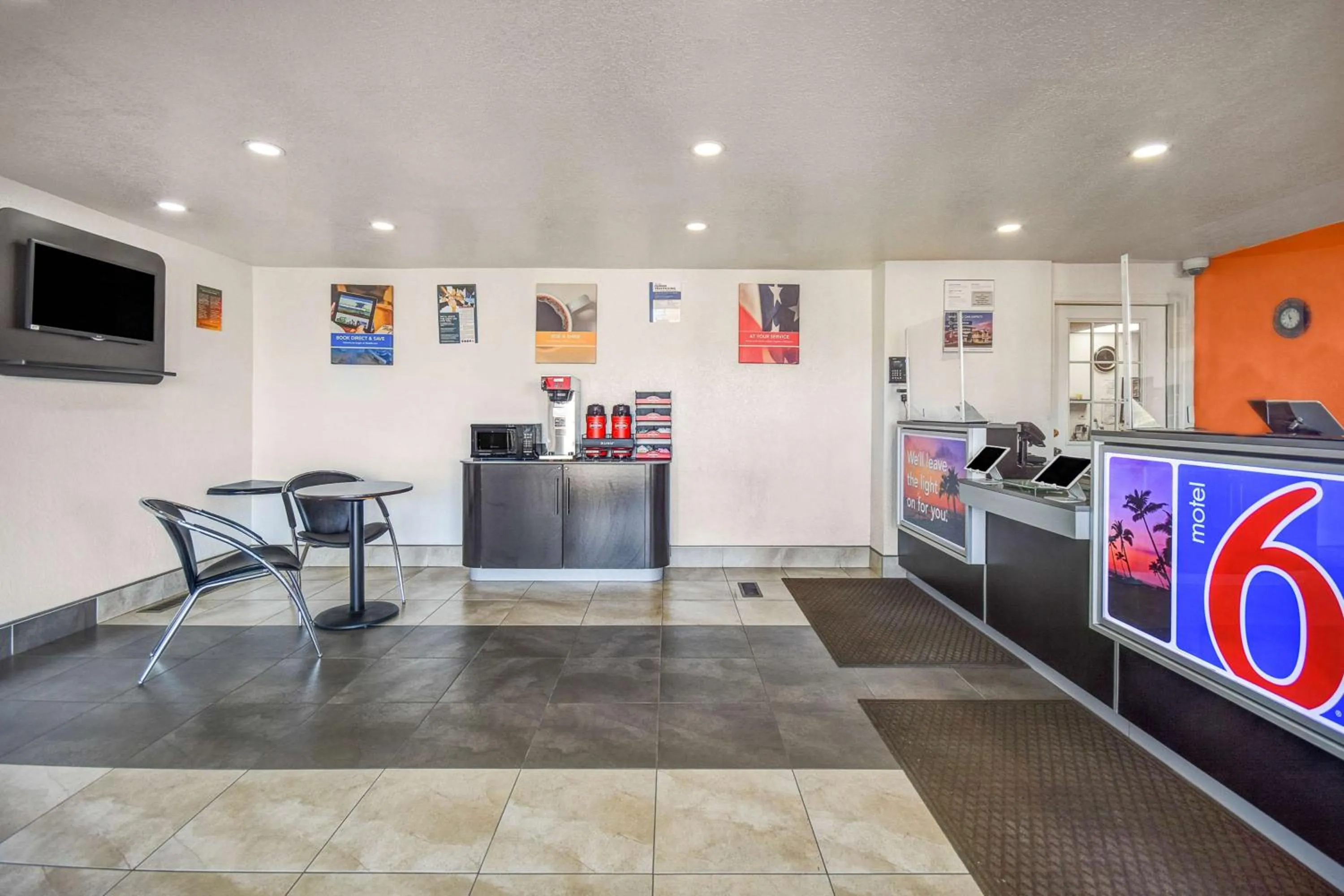 Lobby or reception in Motel 6-North Ridgeville, OH - Cleveland Intl Airport - N Ridgeville