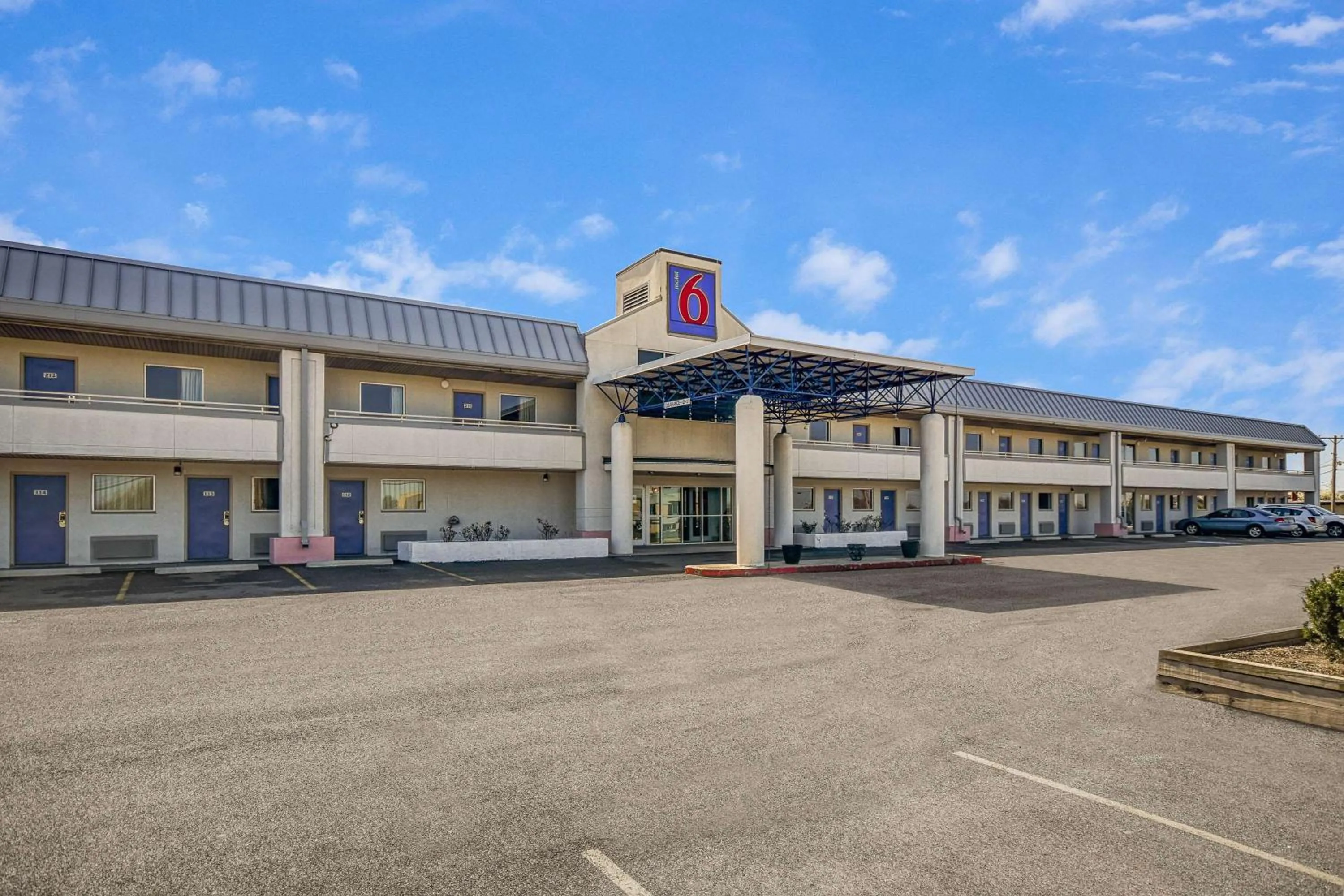 Property building in Motel 6-North Ridgeville, OH - Cleveland Intl Airport - N Ridgeville