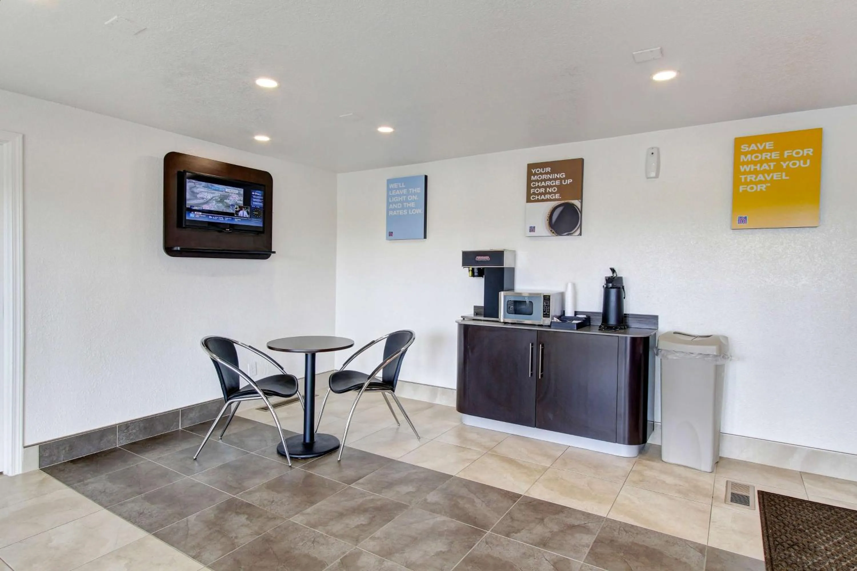 Lobby or reception in Motel 6-North Ridgeville, OH - Cleveland Intl Airport - N Ridgeville