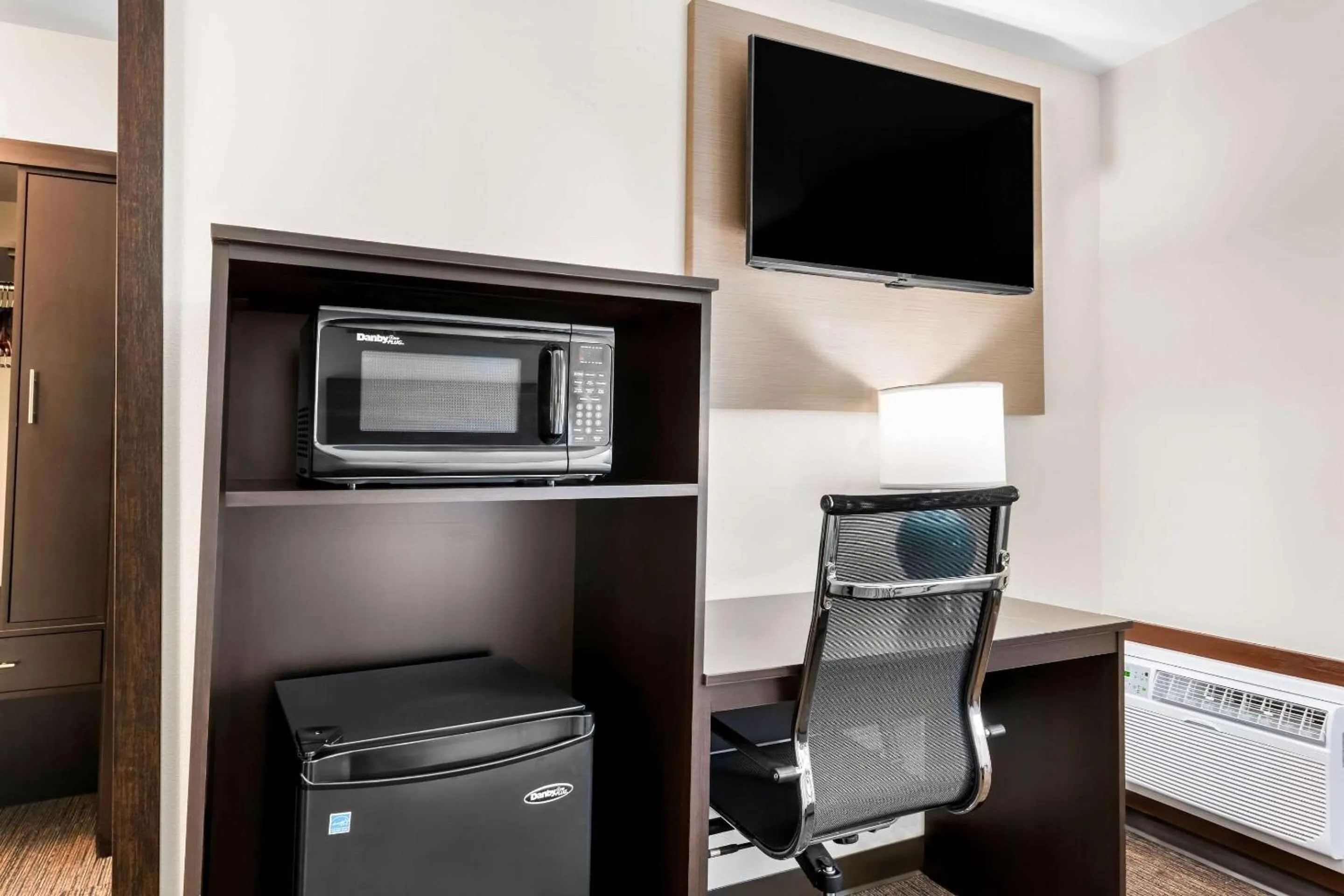 TV and multimedia in Sleep Inn & Suites Pigeon Forge Downtown