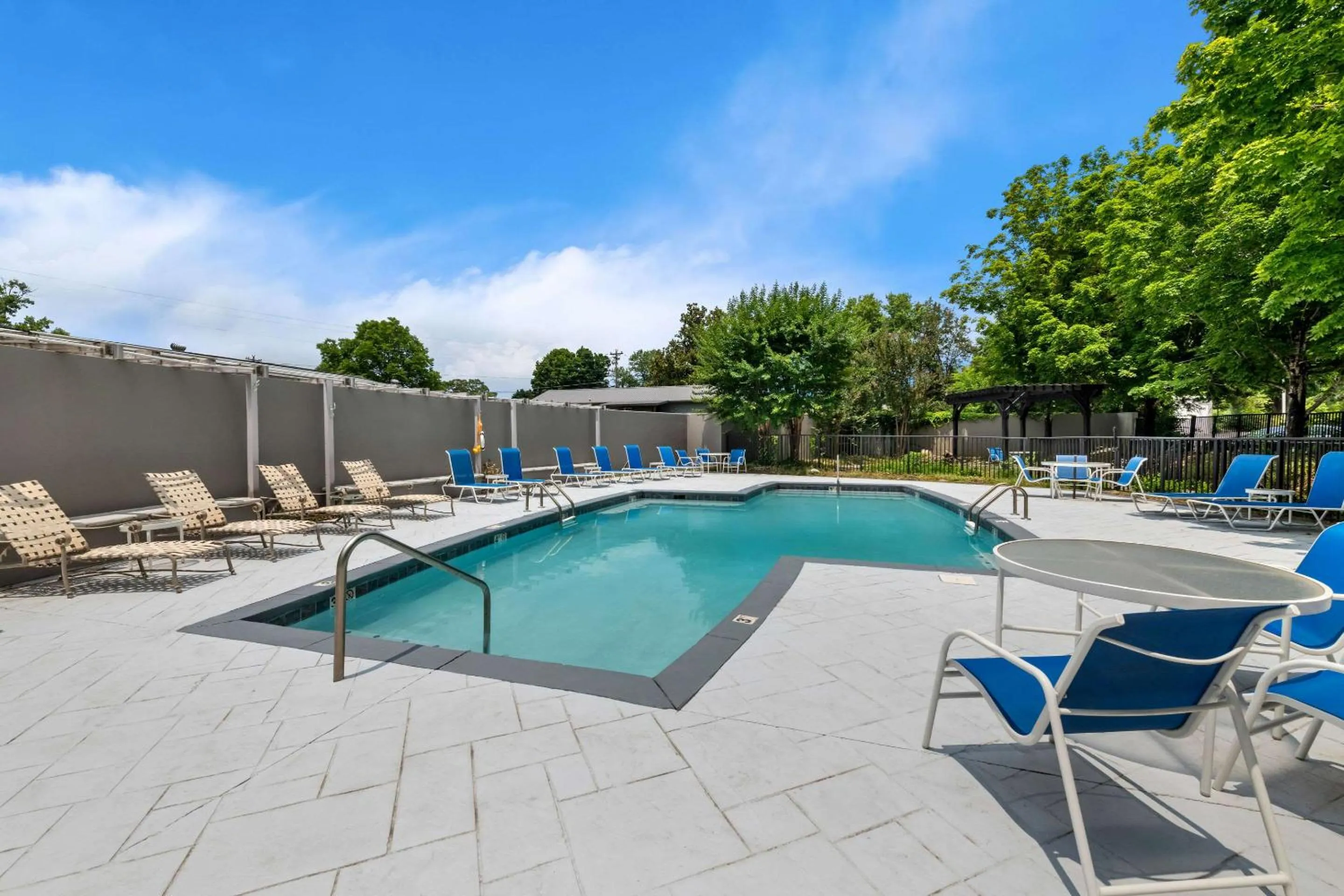 Swimming pool in Sleep Inn & Suites Pigeon Forge Downtown