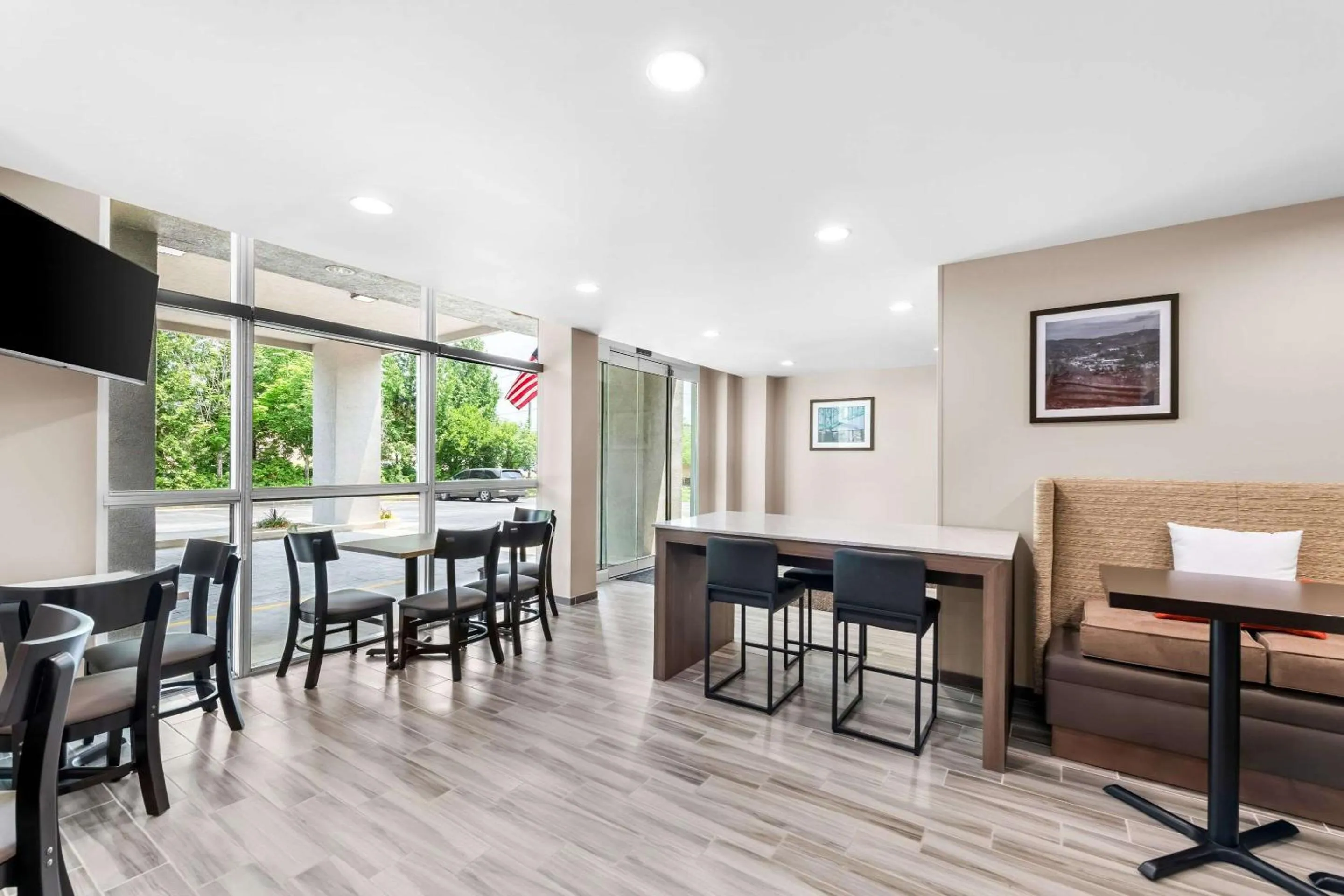 Breakfast in Sleep Inn & Suites Pigeon Forge Downtown