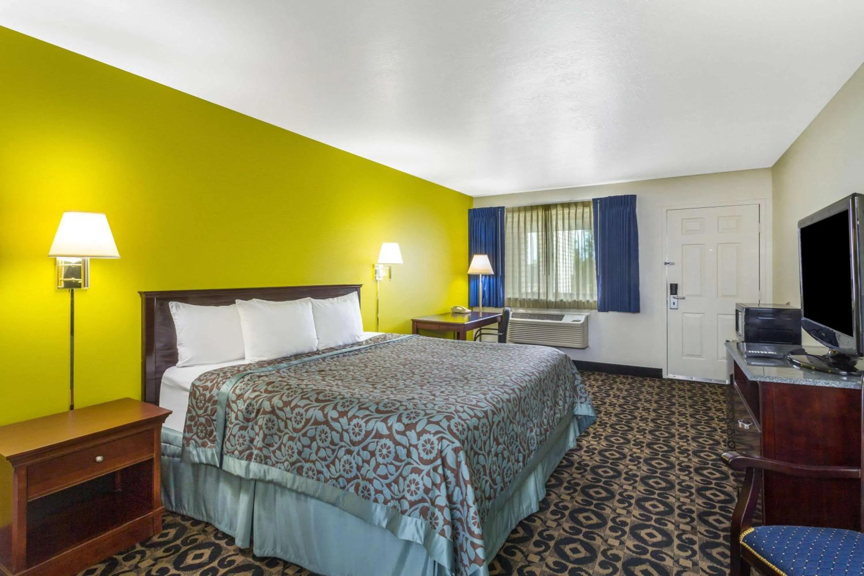 Photo of the whole room, Bed in Days Inn by Wyndham Delta
