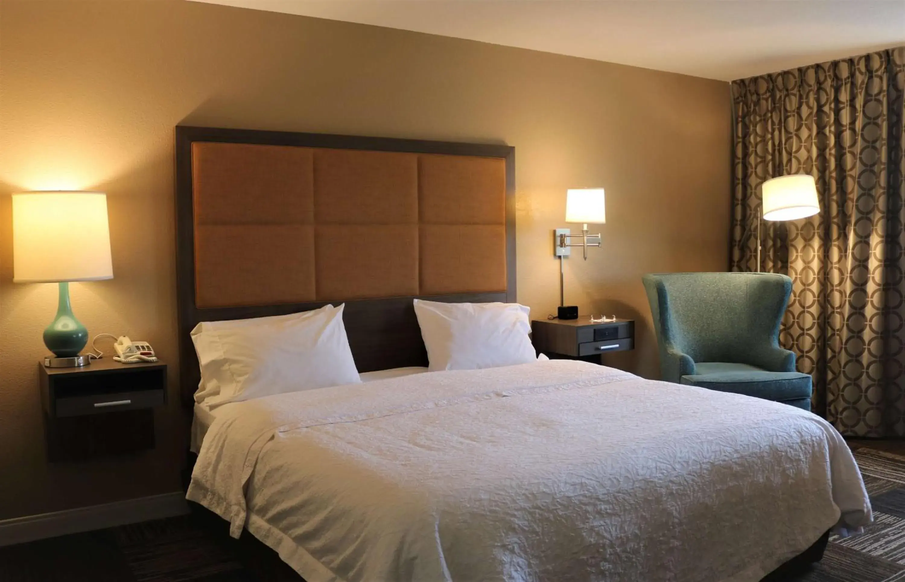 King Room Mobility and Hearing Access/Non-Smoking in Hampton Inn & Suites Fremont King Room Mobility and Hearing Access/Non-Smoking in Hampton Inn & Suites Fremont