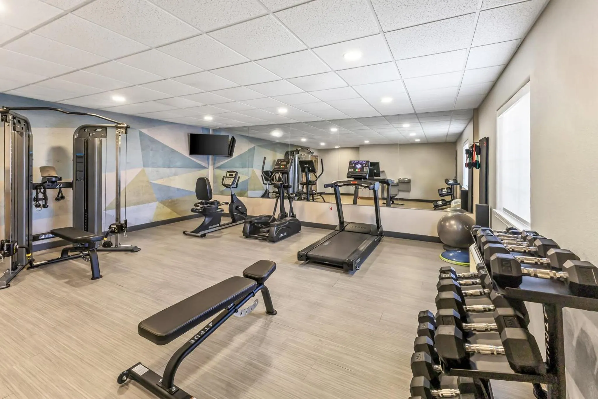 Fitness centre/facilities in Candlewood Victoria by IHG