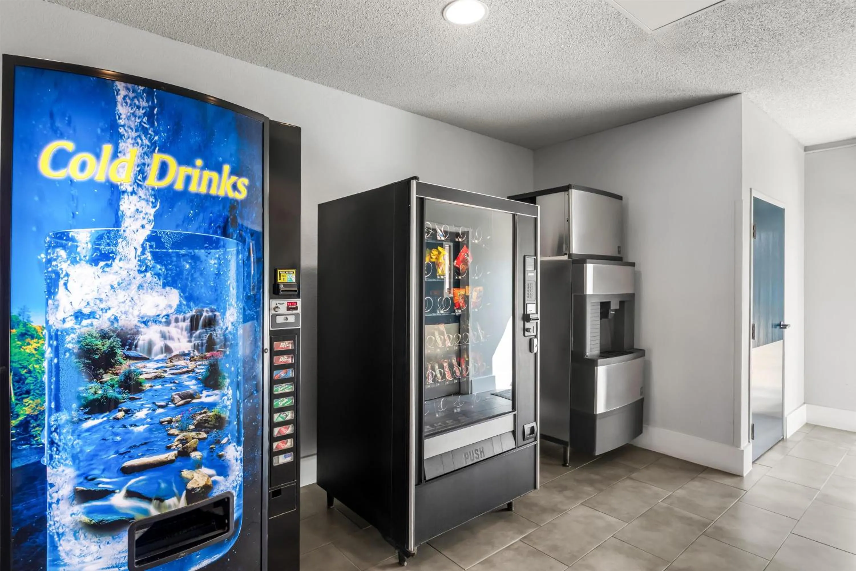 Property building in Motel 6-Killeen, TX