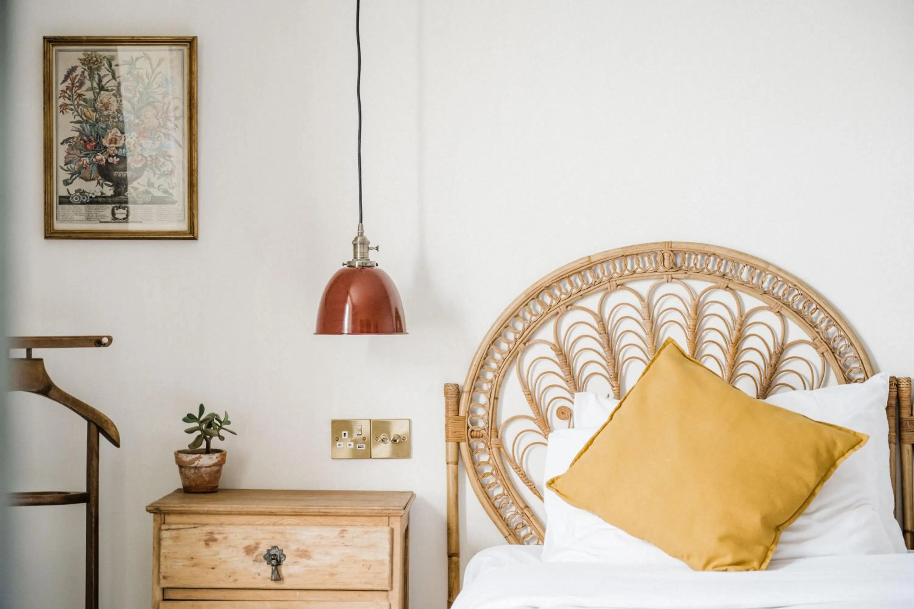 Bedroom, Bed in The Crooked Swan