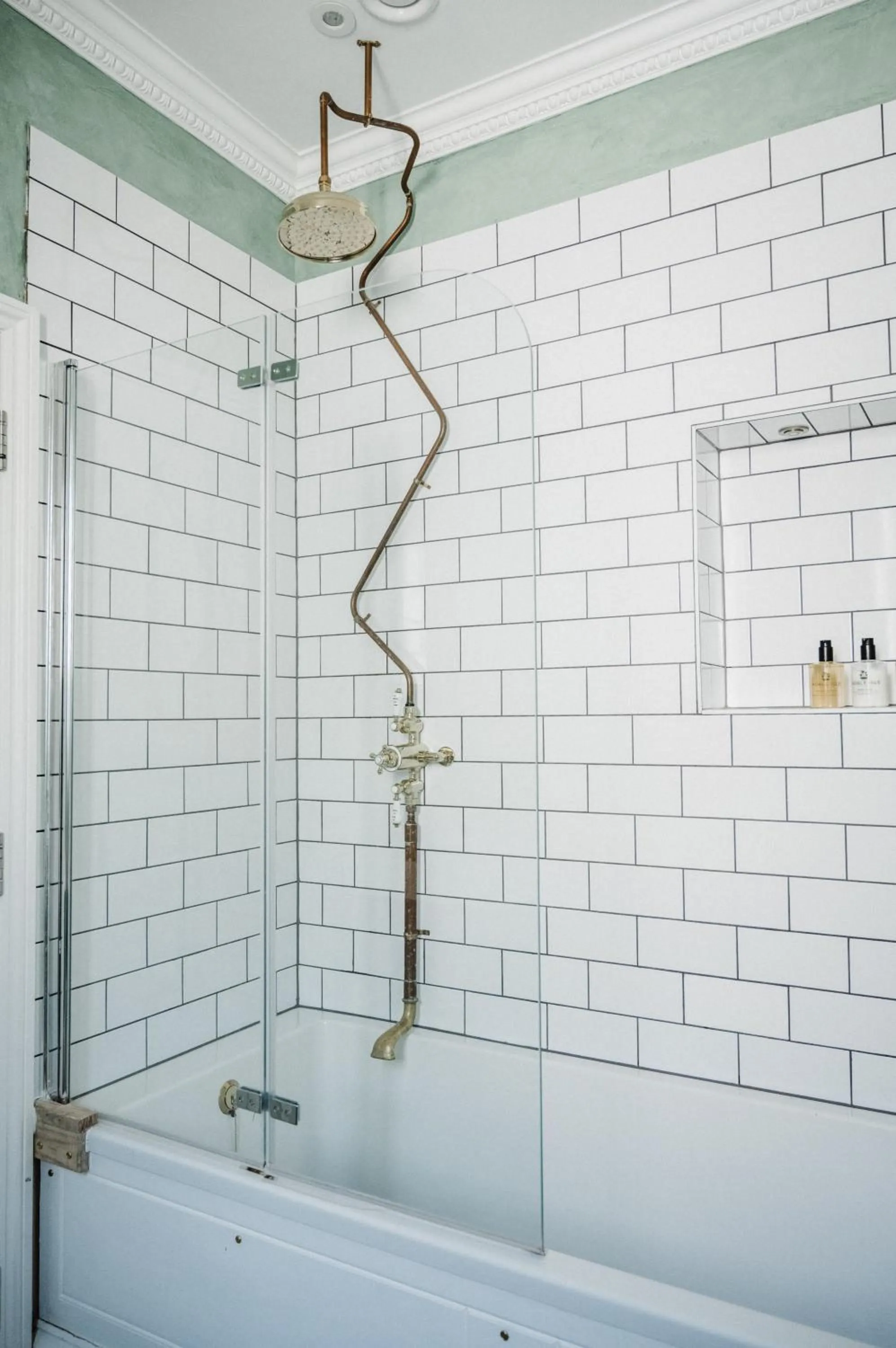 Shower in The Crooked Swan