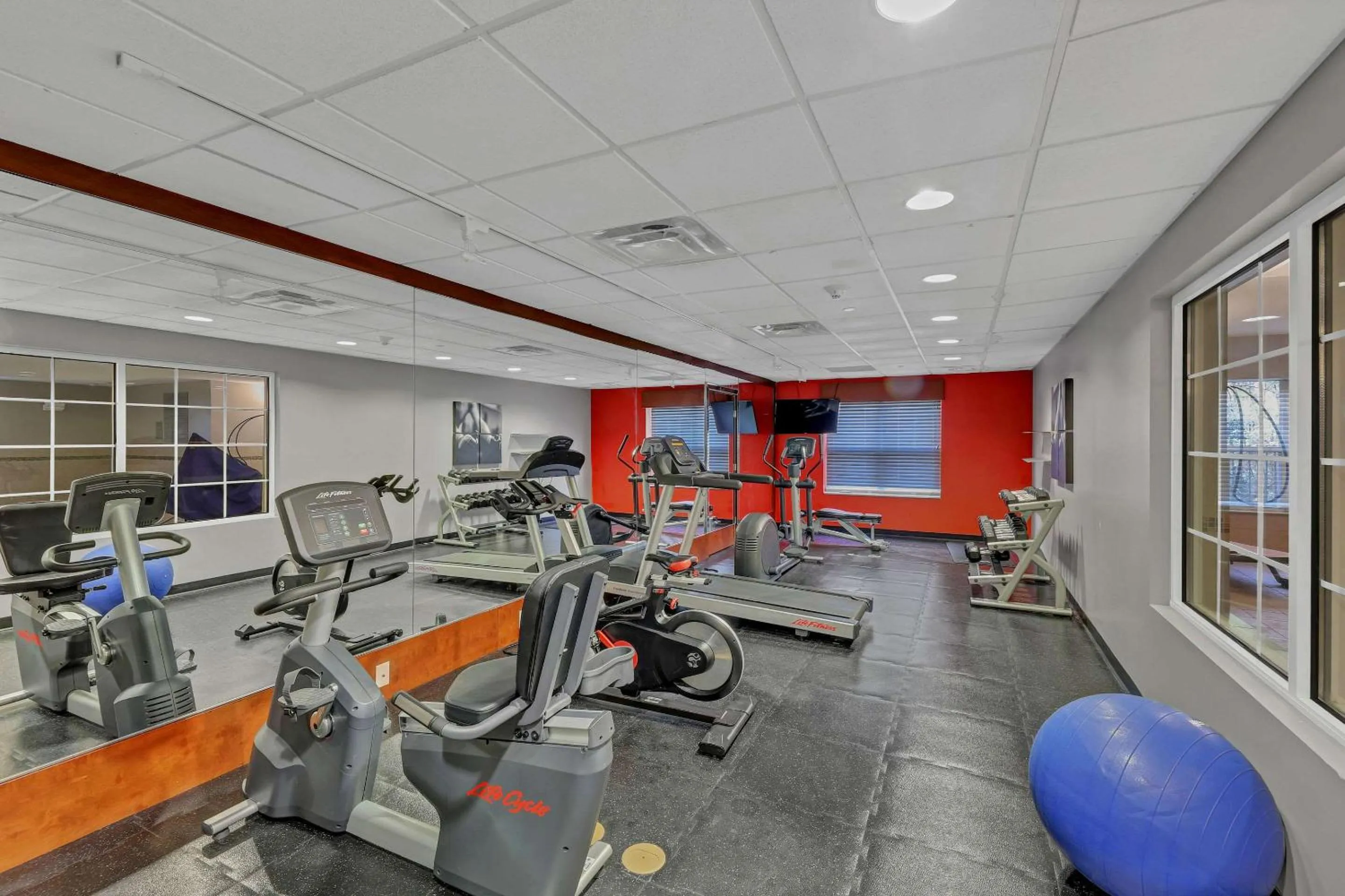 Fitness centre/facilities in Country Inn & Suites by Radisson, Braselton, GA