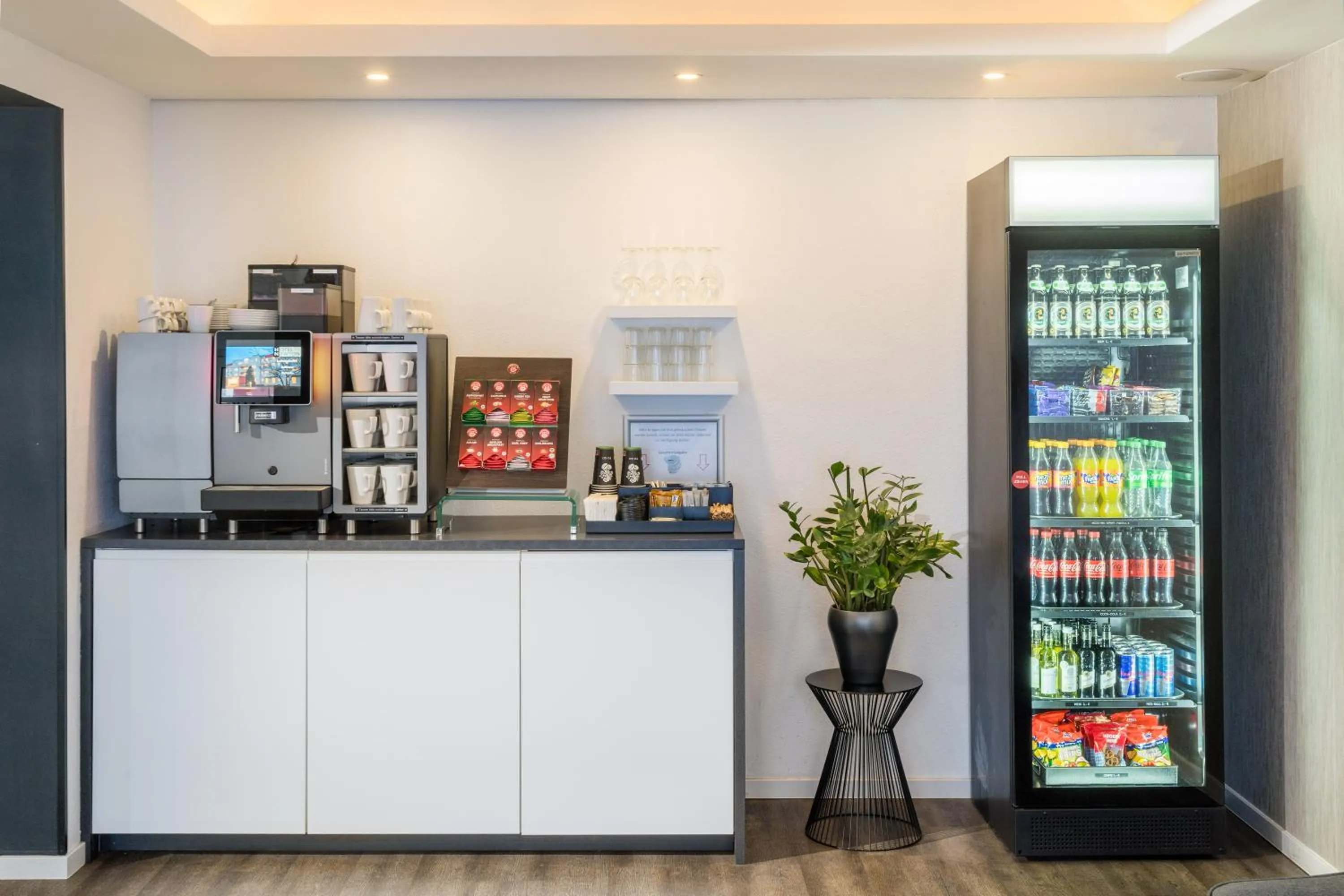 Coffee/tea facilities in Hotel Newton Ludwigshafen